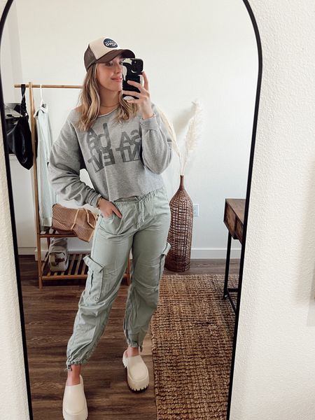 I’m wearing a large in the sweatshirt. You can use code: macymalonee for 10% off sitewide. (I cut it myself 🤍)

My cargo pants are old from Abercrombie, but I link similar tall girl friendly cargo pants! 🤍 my platform clogs are from Target, but the ones linked are identical to mine! 