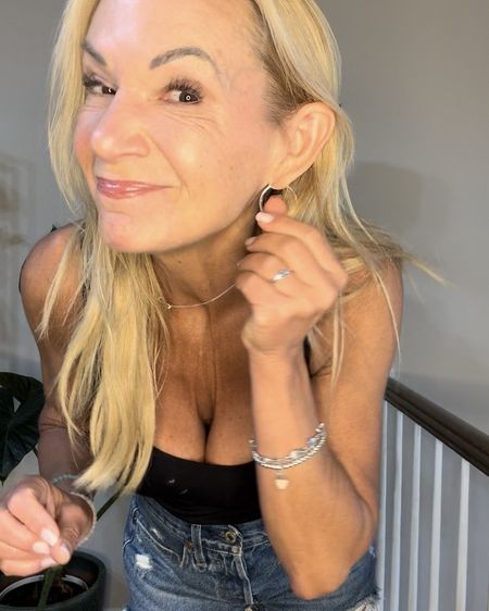 Yes- I wear these Levi’s shorts ALL the time. But check out my new hoops and mani!

Should I go a mani tutorial?

xoxo
Elizabeth 

#LTKBeauty #LTKStyleTip #LTKOver40