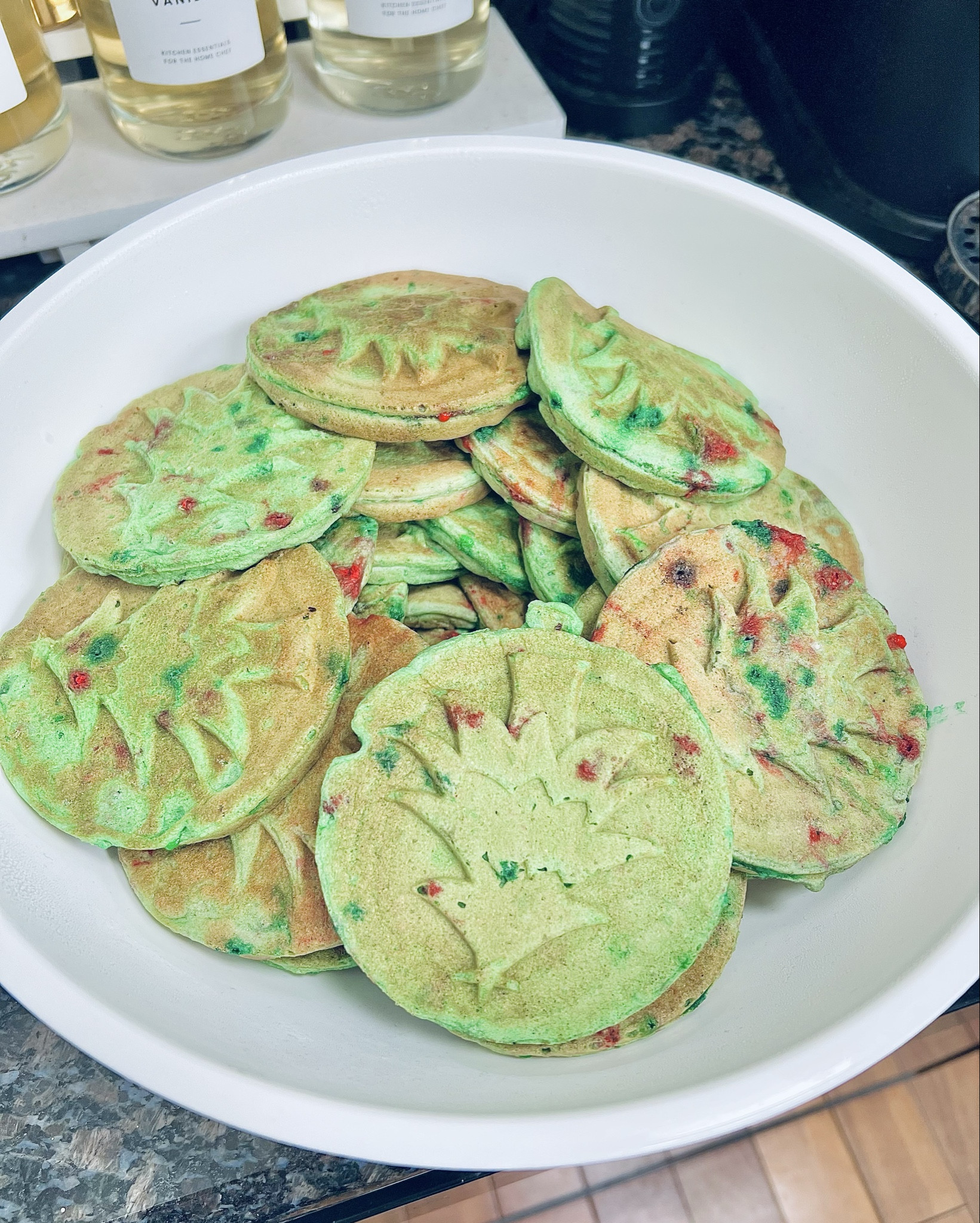 What a day. 🥰🎄

We kicked things off with 4th grade and Buddy-the-Elf–inspired Christmas waffles, then jumped into making the cutest gingerbread house ornaments using terracotta pots and acrylic markers. The laughs really started with our games — racing to spell all 9 reindeer first and filling cups with marshmallow “snowballs”… using only chopsticks 😂 The creativity was unreal.

Then it was 1st grade’s turn for Christmas waffles and cozy hot cocoa with all the toppings. We made gingerbread houses again (this time with wooden pots for less stress 🙌), mixed up some magical reindeer food — because obviously Santa’s crew needs help finding their houses — and finished with I SPY snow globes filled with snowy surprises. ❄️

They had the biggest smiles, so much fun, and haven’t stopped talking about it… and I can only hope they felt just as special as it made me feel. 💛

#ClassroomChristmas
#ChristmasAtSchool
#HolidayInTheClassroom
#ChristmasJoy
#FestiveFun

#LTKKids #LTKHoliday #LTKmomlife