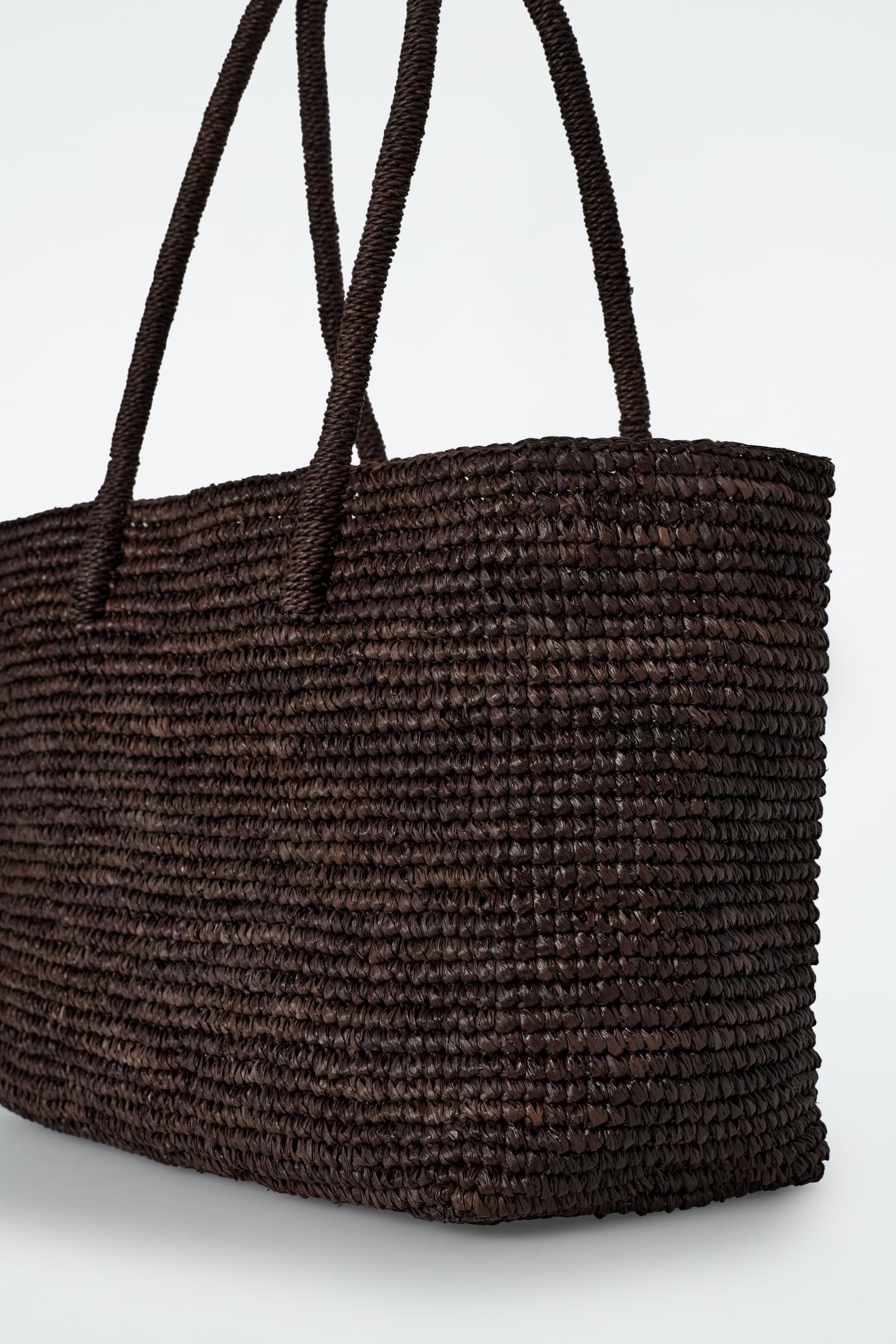 HAND-WOVEN TOTE BAG - RAFFIA - DARK BROWN | COS UK