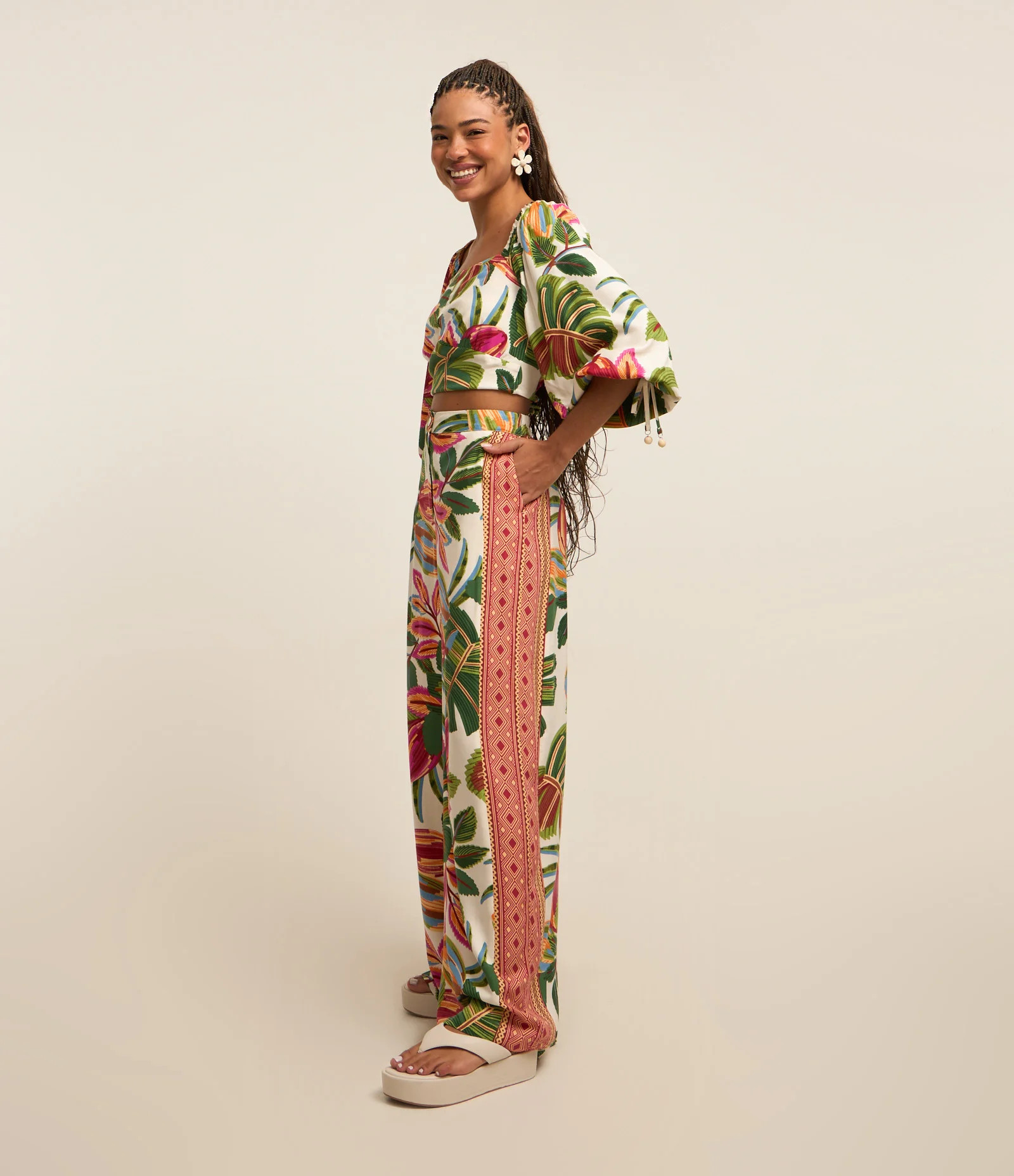 Calça Pantalona em Viscose com Estampa Tropical e Recorte Étnico Multicores - Lojas Renner | Renner (BR)