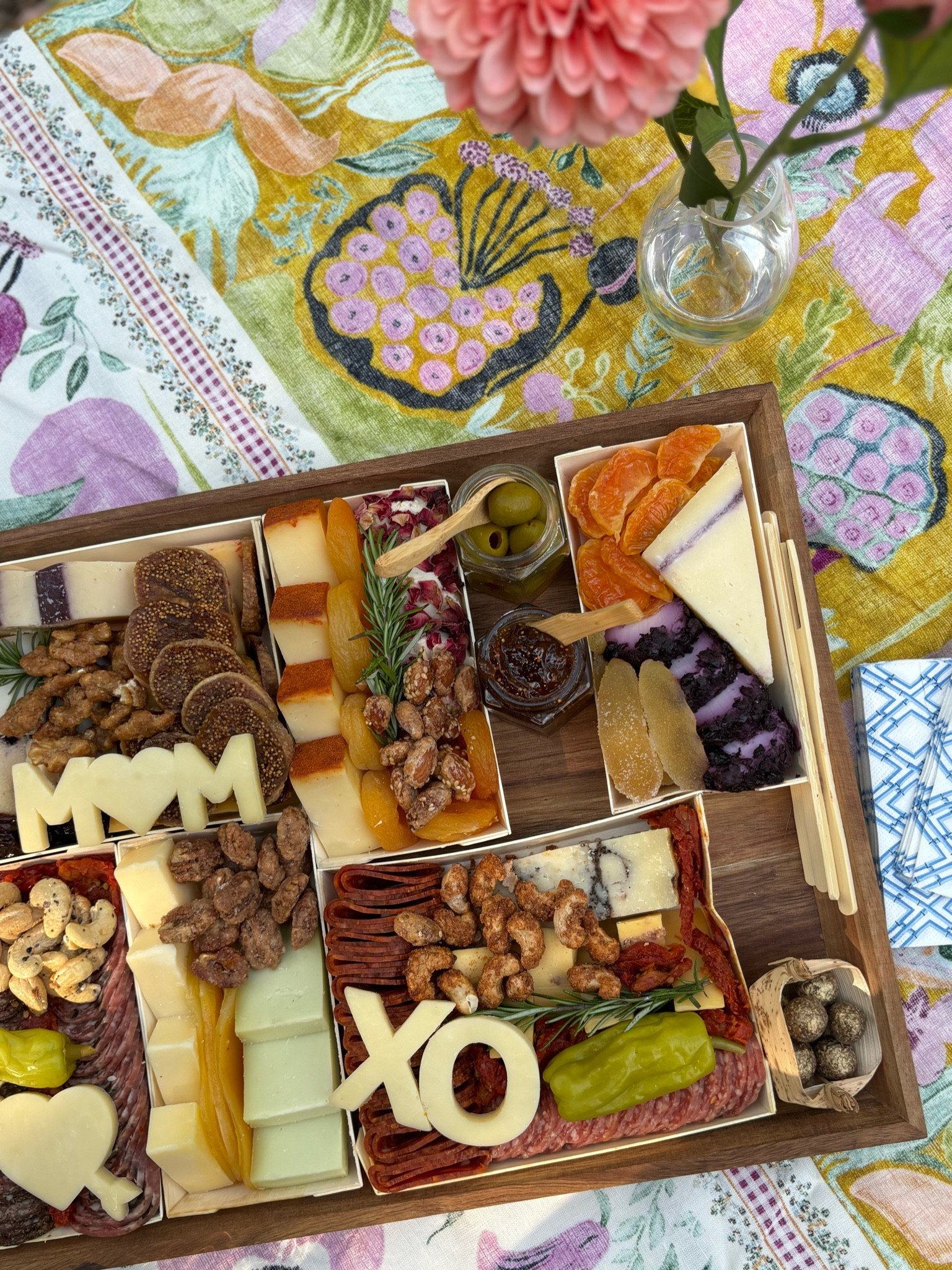 If you’re looking for a unique Mother’s Day gift to mail—try a pre-assembled cheese board that is one of Oprah’s Favorite Things! 

#LTKGiftGuide