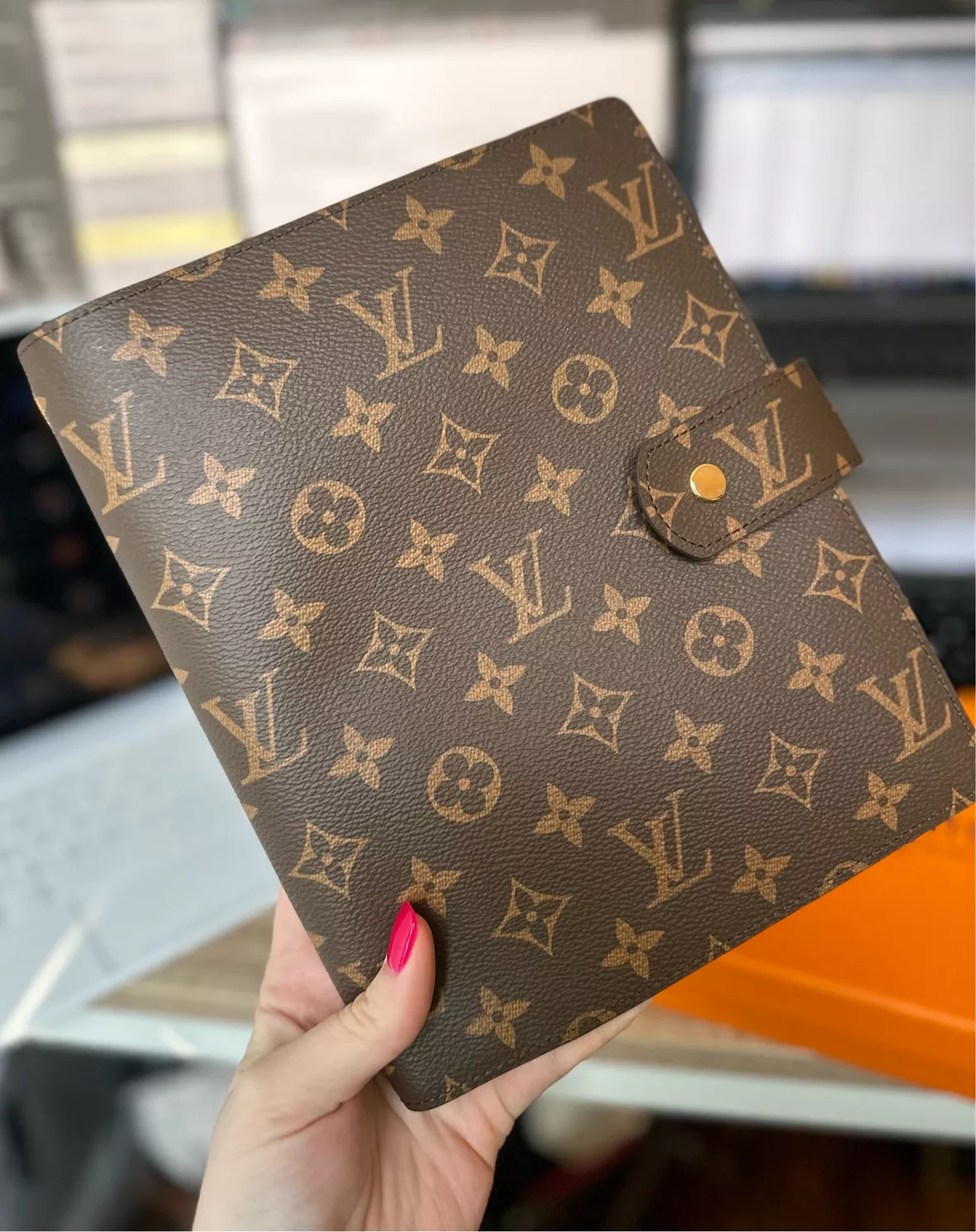 WHAT'S IN MY LOUIS VUITTON GM AGENDA