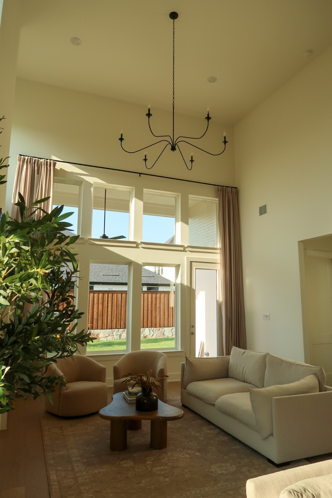 Living room decor! 🤎

#livingroom #livingroominteriordesign

#LTKHome