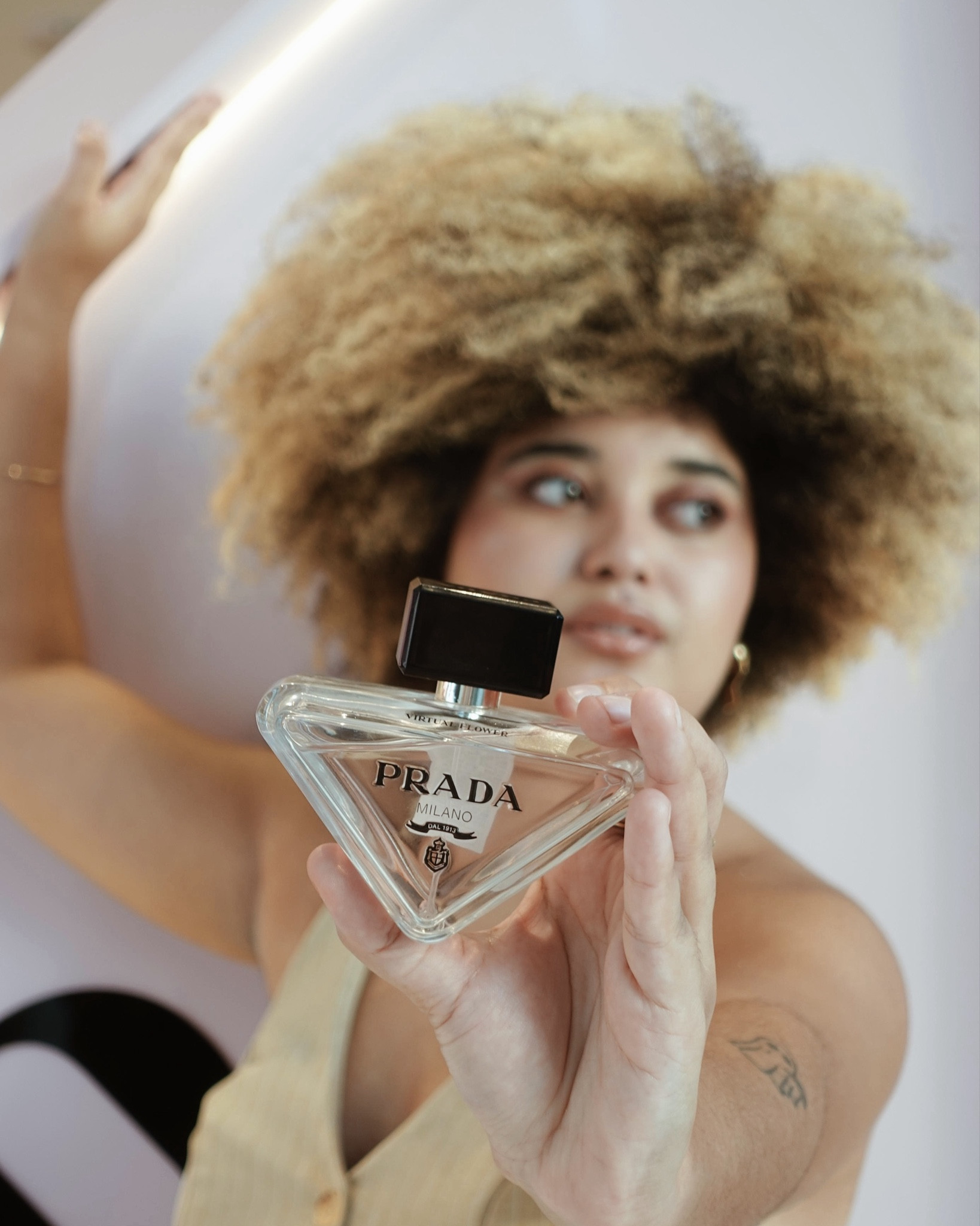 A mistura perfeita da Bergamota, floral branco e almiscarado. O primeiro perfume feito com ajuda da IA explorando os limites entre o “real” e o “virtual”. 🤍🍊🌼

#LTKbrasil #LTKbeleza