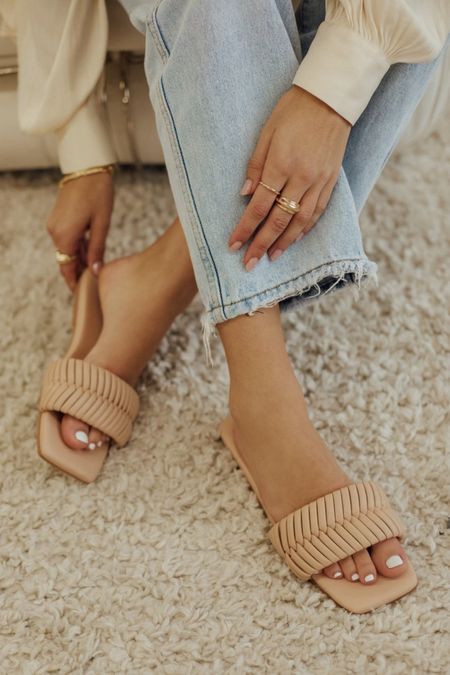 Love these new woven strap with square toe slides! Under $40 and comes in 3 neutral colors!

#spring #styleinspo #fashioninspo #styledlook #springstyle #Itkfashion #Itkstyle #nordstrom #neutral #neutralfashion #neutralstyle #sandals #slides #summer #summerstyle #openedit #openeditsandals #openeditslides #fashion #ootd #styleblogger #styleinfluencer

#LTKstyletip #LTKfindsunder50