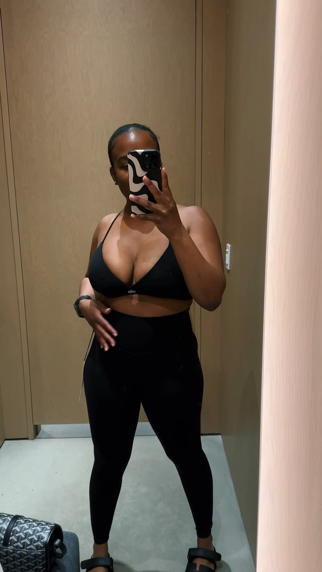 holds the girls?! i’ll take it 🥰🖤

#LTKFitness #LTKGiftGuide #LTKFindsUnder100