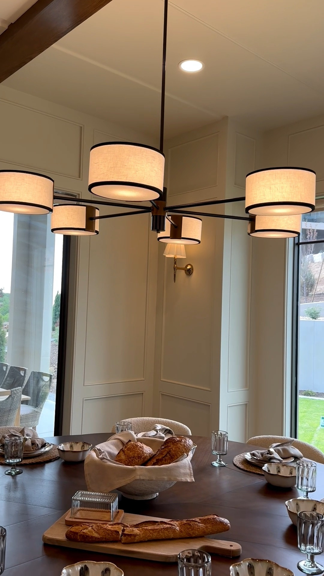Classic modern chandelier

#LTKHome #LTKSaleAlert #LTKdayinmylife