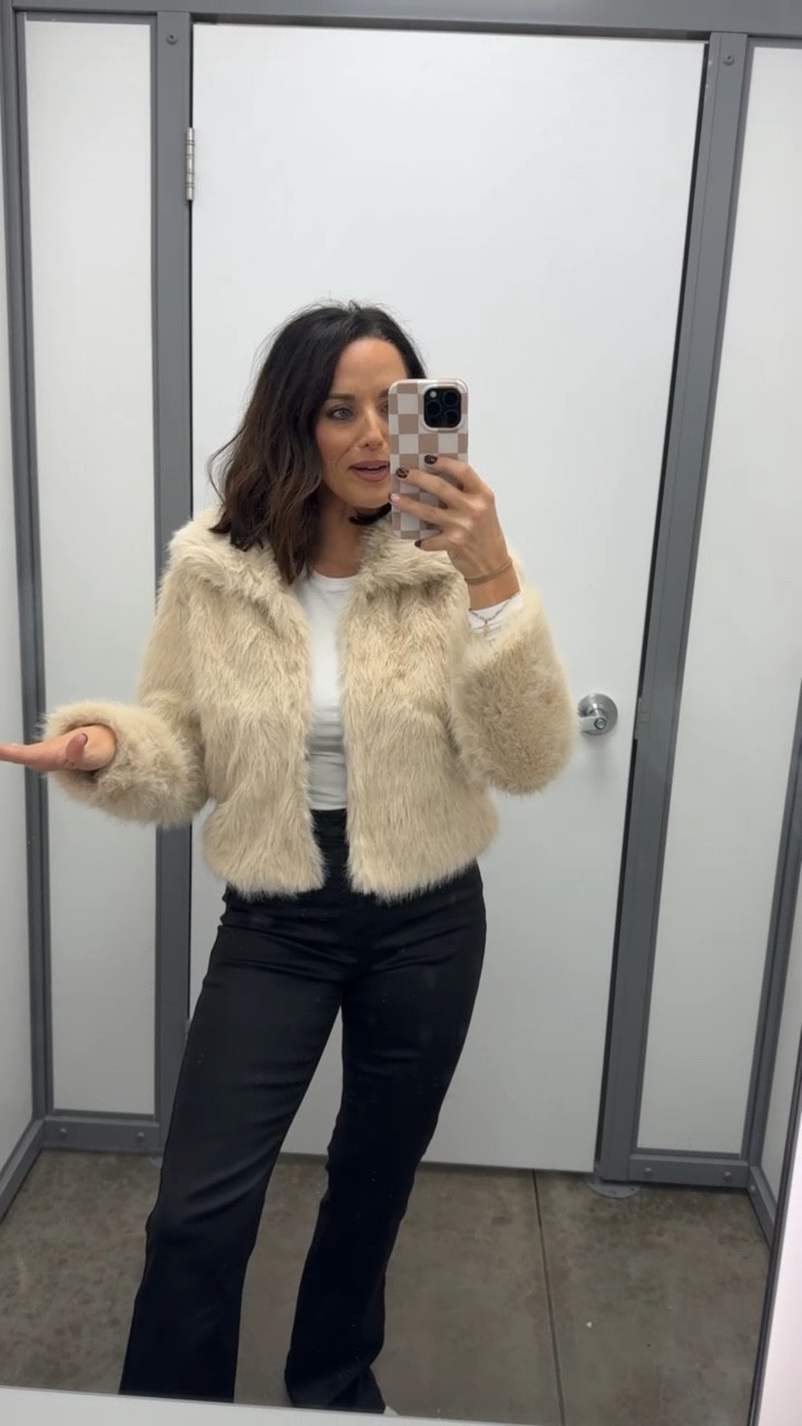 Y’all this is THE coat to wear to all of your holiday parties!!
So chic and soft, super cozy and at an amazing price point.
Don’t sleep on this one!!!

Commission Links - Walmart partner

Faux fur coat, women’s coat, winter fashion, cozy vibes, chic style, Walmart finds, VintagePickin



#LTKHoliday #LTKStyleTip #LTKFindsUnder50