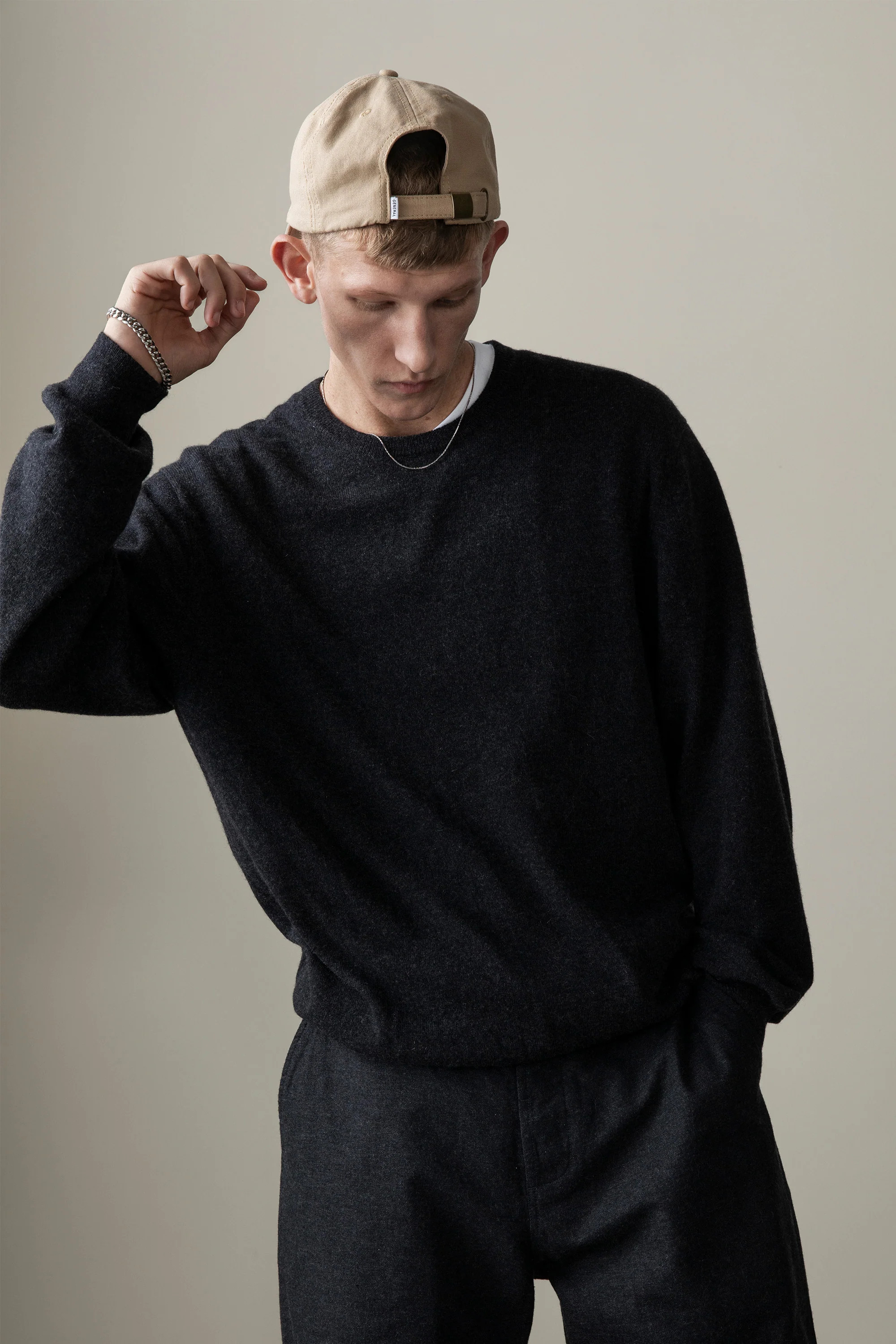 Men's Cashmere Crew Neck Jumper - Charcoal | Kiltane