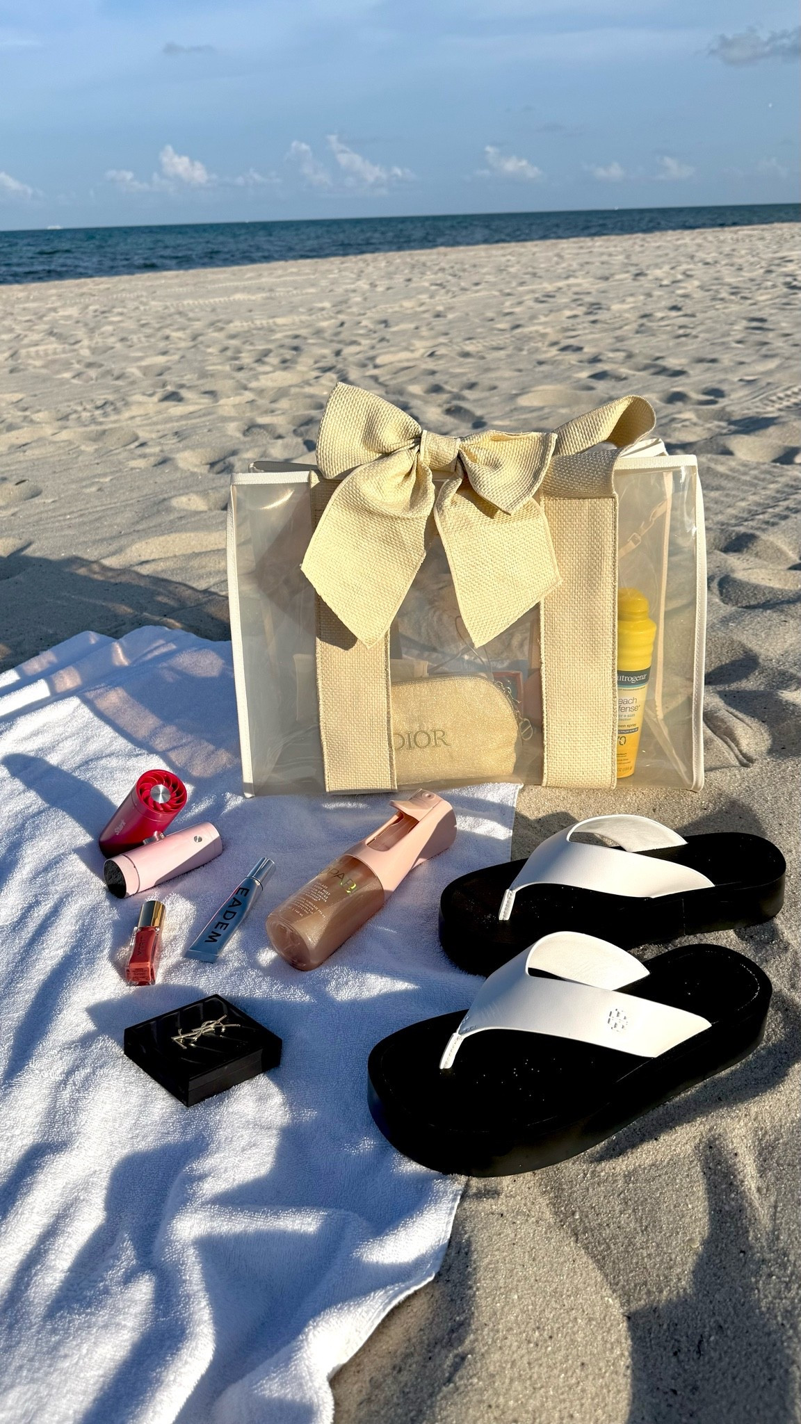 Beach day essentials

#LTKSeasonal #LTKSwim #LTKTravel