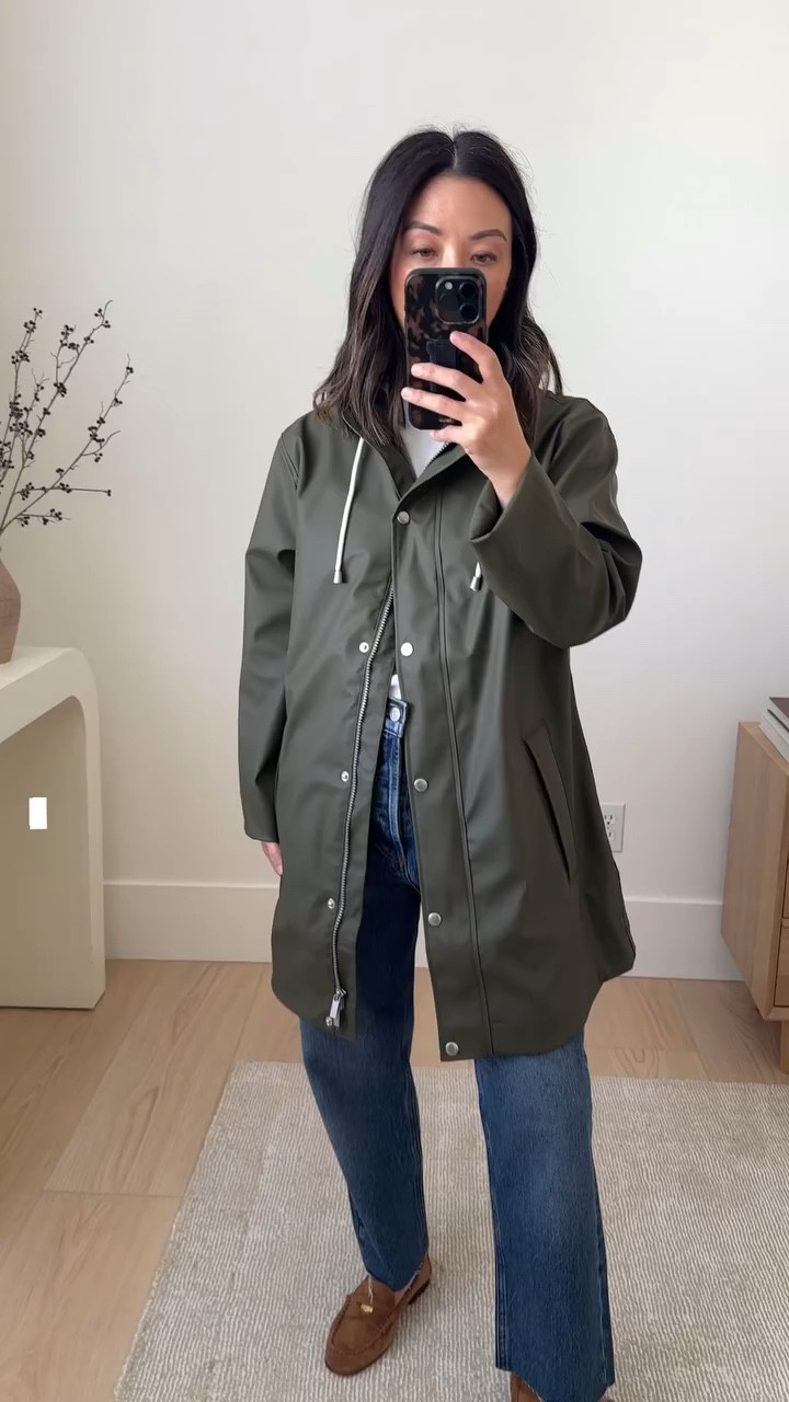 A great mid length rain jacket. Love this color. It is more of a layer since it's fairly thin without lining. 

Ilse Jacobsen rain jacket US 8
Madewell tee xs
AGOLDE jeans 25. Sized up and cut hems. I'd say these run TTS, tho. 
Veronica Beard Loafers 5.5
Celine sunglasses

Fall outfits, fall jackets, petite style, rain jacket 

#LTKShoeCrush #LTKSeasonal