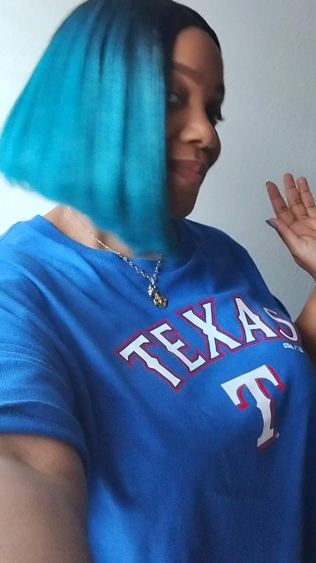 Went to Texas Rangers baseball game for my birthday and I decided to take my outfits back to the 90s with a bob and oversized tee!💙Of course I made it stylish with a pop of gold jewelry✨

#LTKootd #LTKMidsize #LTKSeasonal