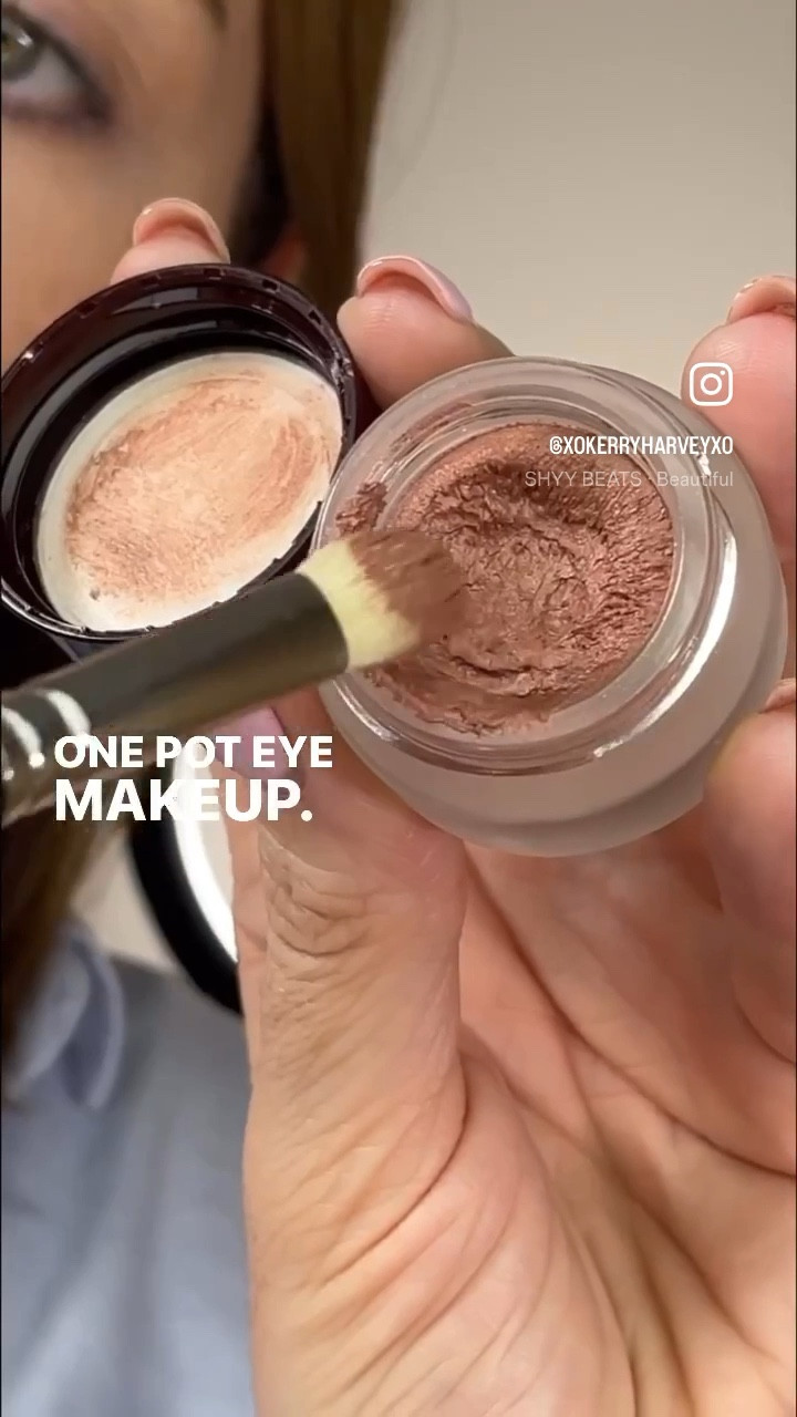 One pot eyeshadow STUNNING on all eye colours! ✨

This is the Eyes to Mesmerise Pillow Talk Cream Eyeshadow Pot from Charlotte Tilbury ✨ A stunning rusty rose that will make any eye colour POP! Easy to apply and blend, long wearing and buildable 🥂

#LTKbeauty