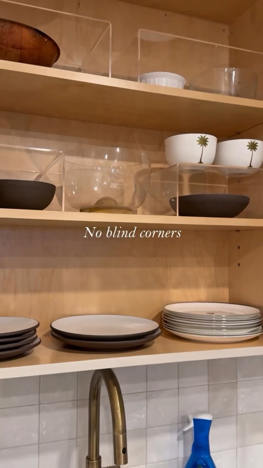 At the start of a new year, we like to pause and look forward.

What we wish for kitchens in 2026 is simple, yet specific:
spaces that respect daily routines, reduce unnecessary decisions, and make everything easy to find.

Drawers that show what you have.
Pots and pans stored vertically, ready to grab.
A pantry where nothing gets lost in the back.

Good organization works quietly.
It supports the rhythm of a home and the people who live in it.

When the space works, life feels lighter.

Thanks for being here 🤍

#kitchenorganization #pantryorganization #professionalorganizer
