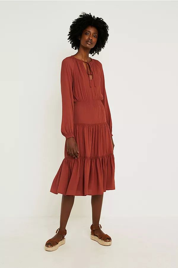 UO Reese Tiered Smocked Midi Dress | Urban Outfitters EU