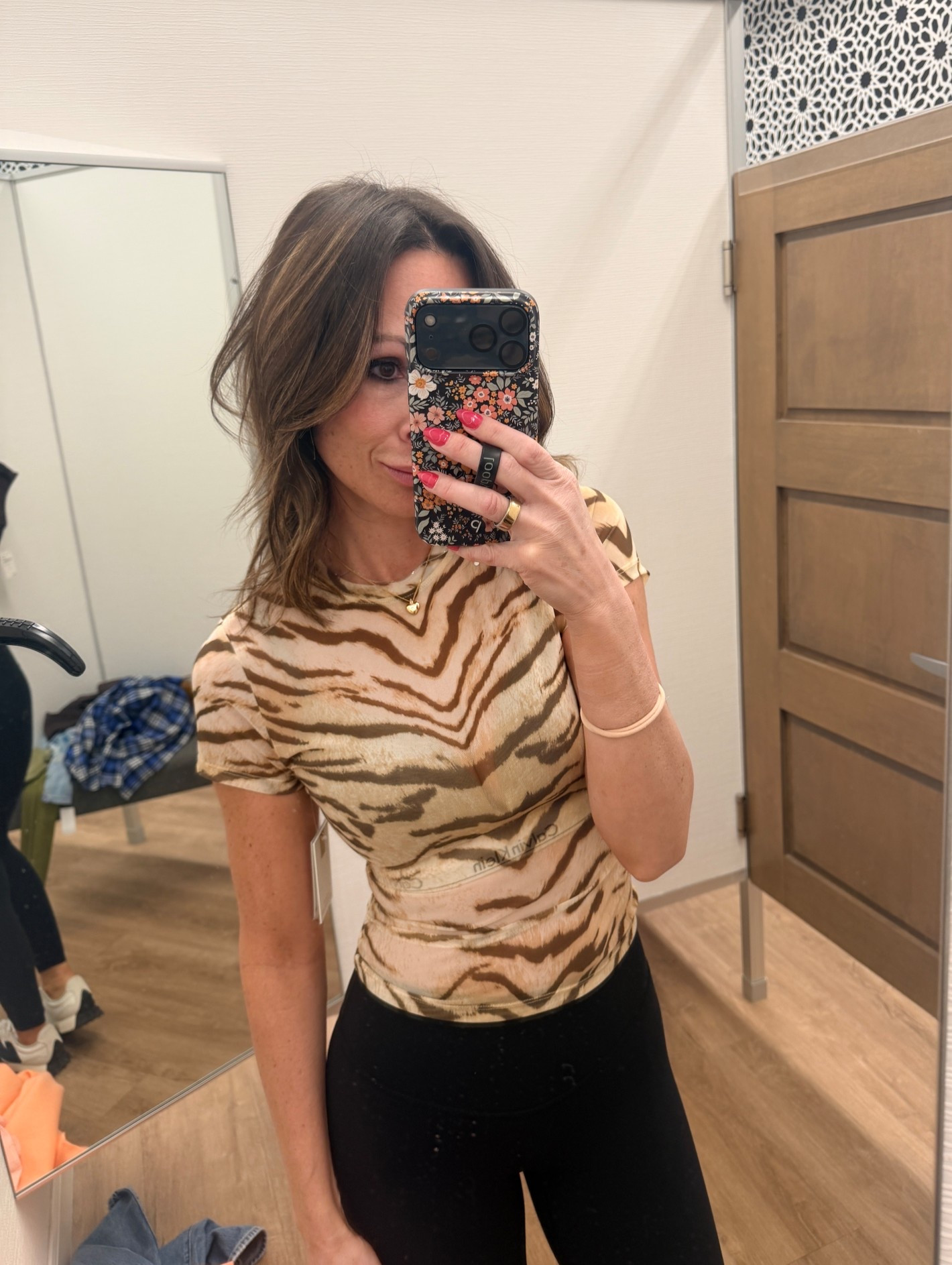 This sheet tiger print Good American shirt is soooo cute. I’d normally put a longline bra under it, but we are working with what I had on for this try on! Fits tts, this is a small. Fun going out top for these warmer months ahead! 

#LTKmomlife #LTKSeasonal #LTKOver40