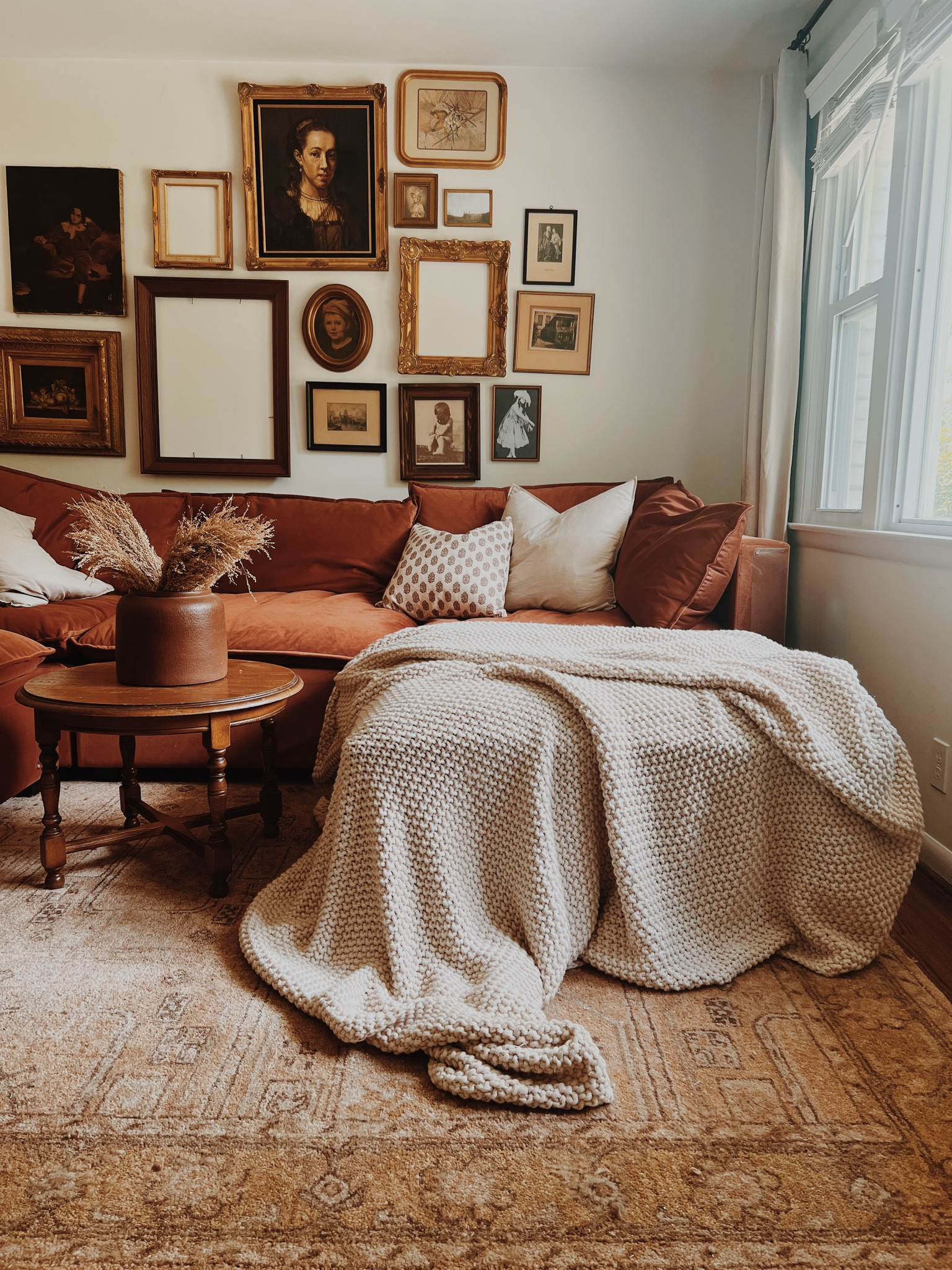 Shop my living room!

#livingroom #velvetcouch #velvetsectional #blackoutcurtains #curtains #parisiandecor #frenchdecor #rug #vintagerug #homedecor #livingroomfurniture #gallerywall 