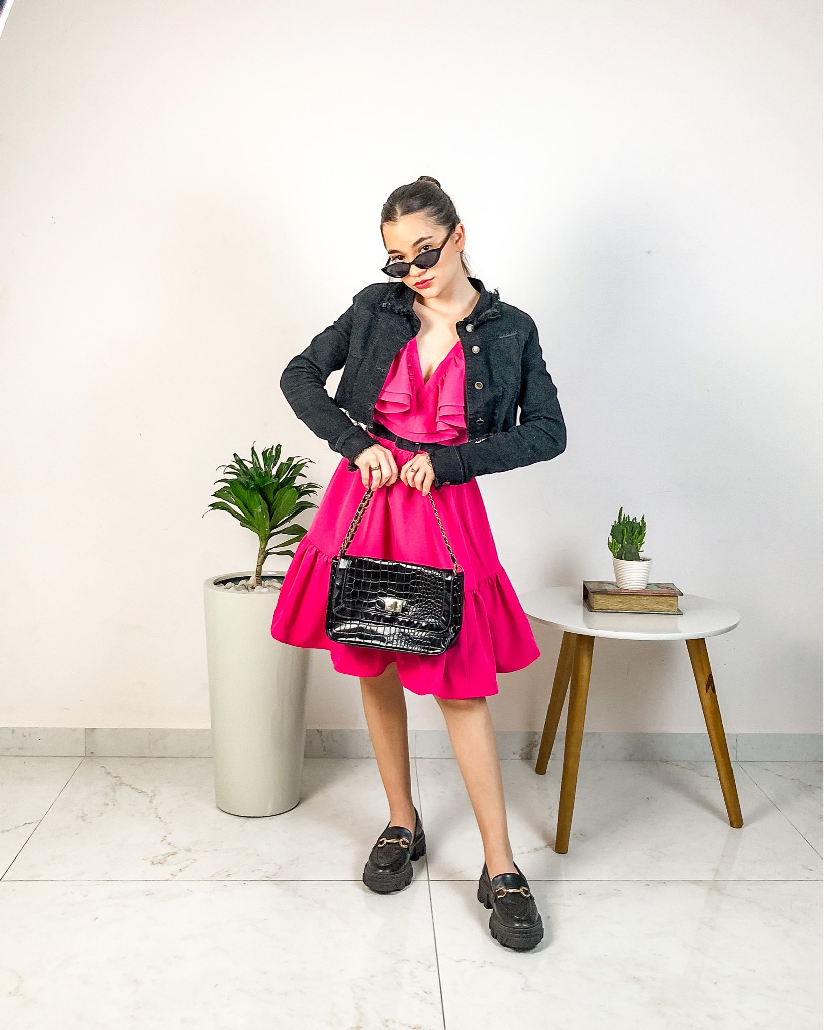 Look com vestido pink, jaqueta e acessórios no preto 🩷🖤

Coloquei 3 opções diferentes de vestidos pink que pode ser que gostem 🥰

#LTKbrasil