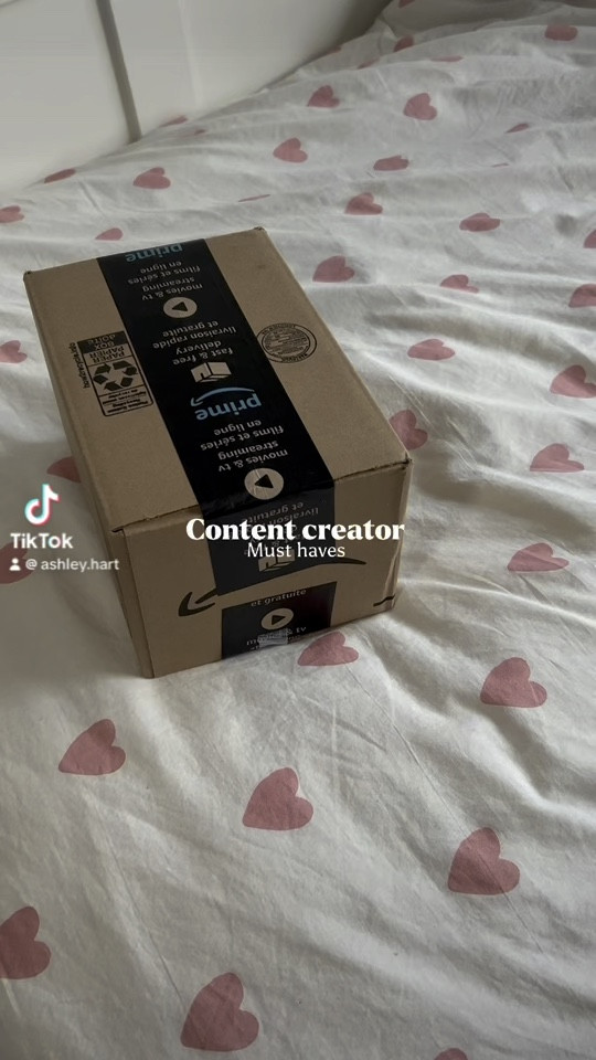  Content creator must haves🔗🎥
Vlog screen available on US amazon 

#LTKVideo #LTKsalealert
