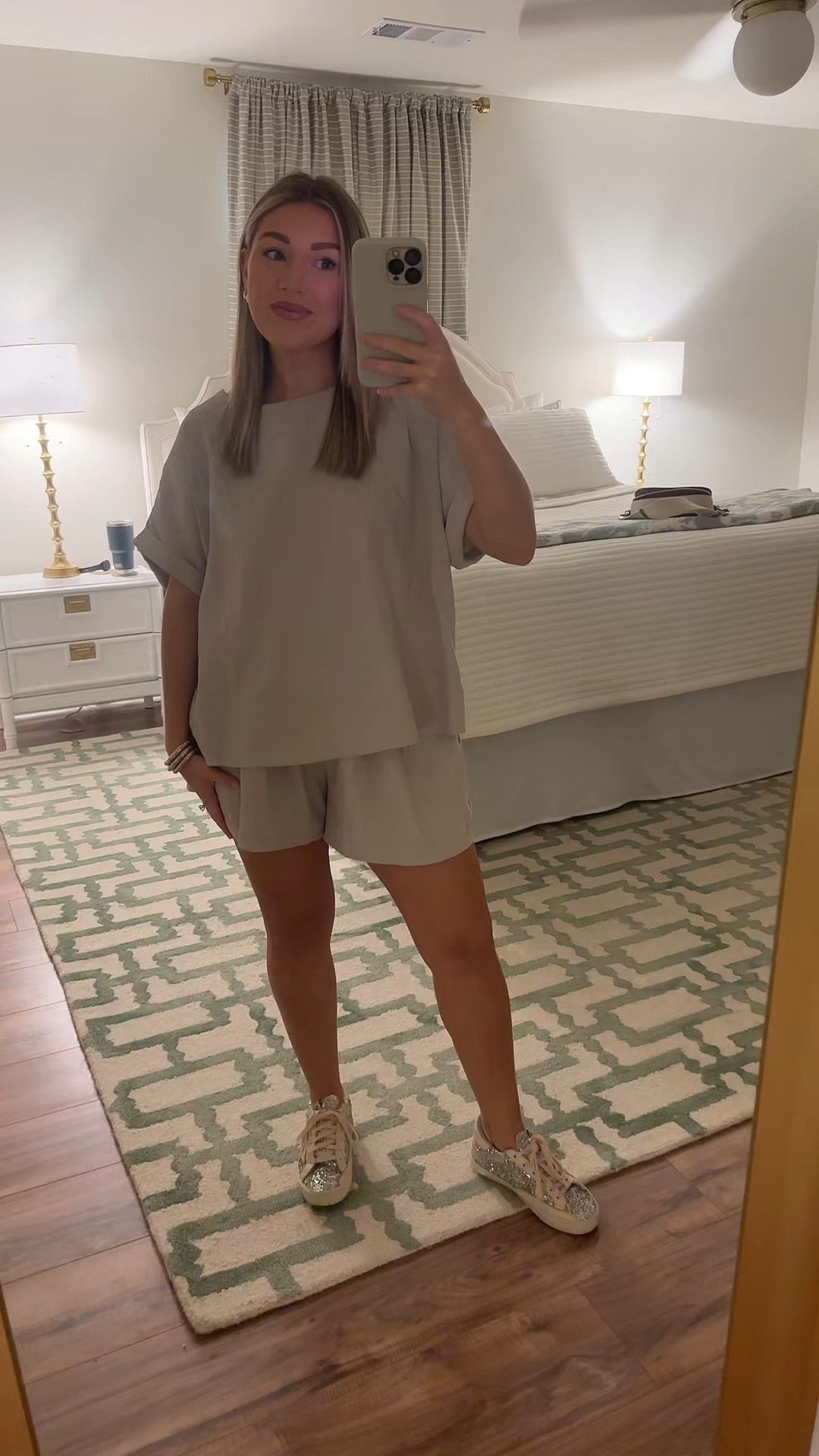 Yesterday’s work set! The cutest, most comfy everyday throw on set! Runs generous :) wearing the small. 

#workset #cutecasual #comfy #casualworkwear #casualofficewear #set #casualset #comfyset #khakiset #taupeset