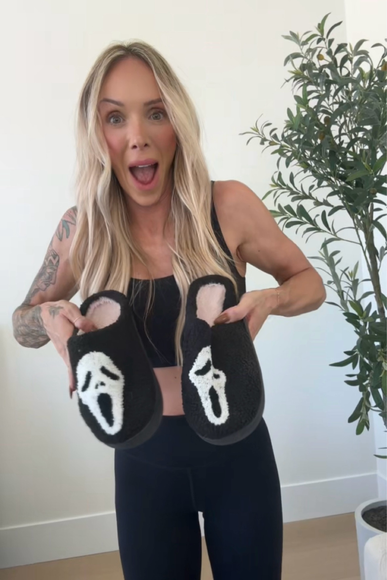 Halloween slippers




Comfy slippers 
Warm and cozy 
Amazon slippers 
Halloween home 
#amazonfind #amazonhome #amazonslippers #amazonhalloween 

#LTKHalloween #LTKHome #LTKFindsUnder50