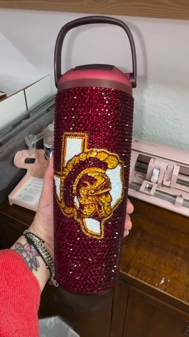 Let’s turn this disaster of a paint job to bling art! @owala loving all your tumblers especially this cherry color. 

Don’t judge me I never said I could paint 🤣. 