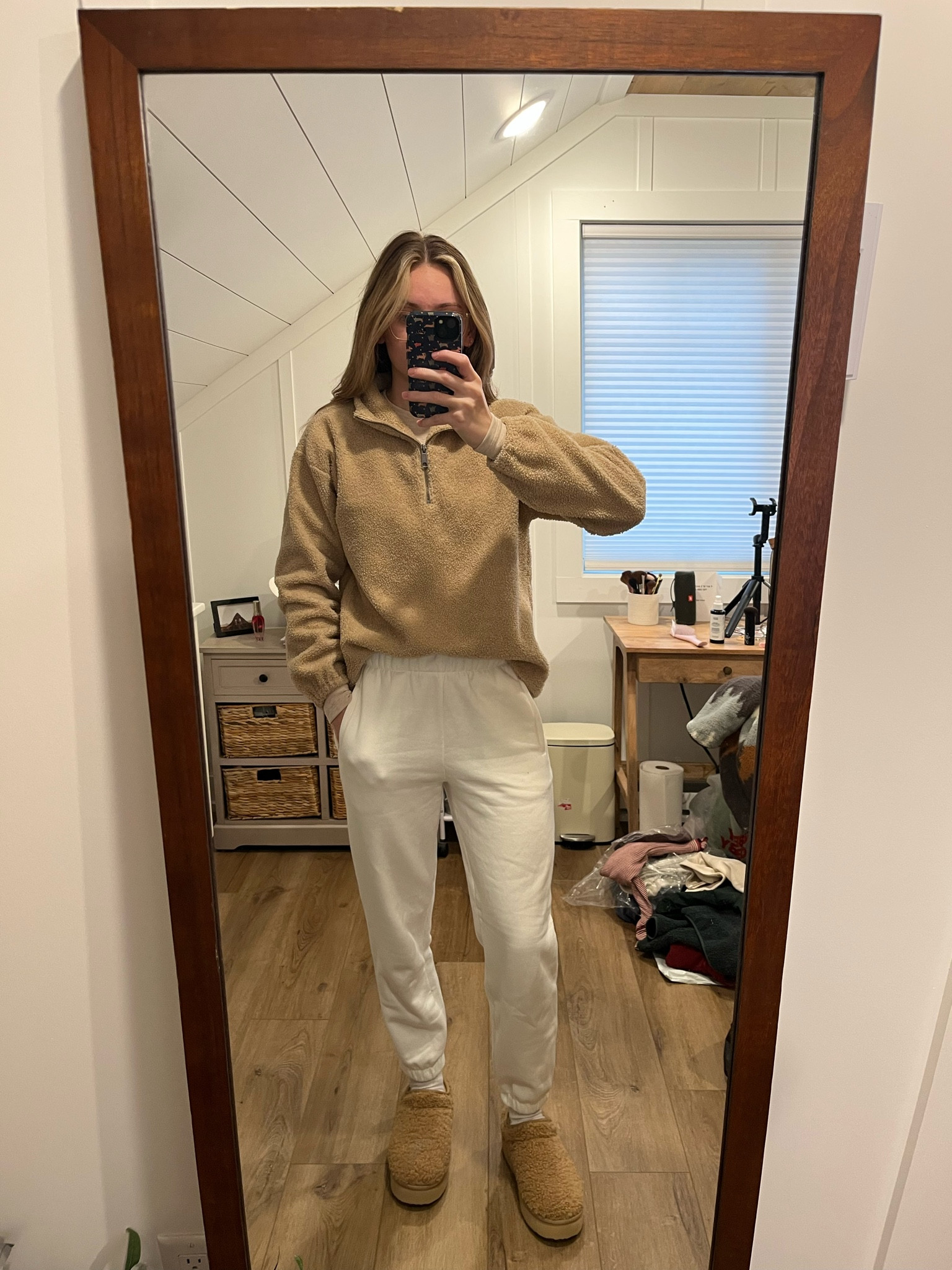 Cozy Sunday outfit 

#LTKFindsUnder50 #LTKOver40 #LTKU