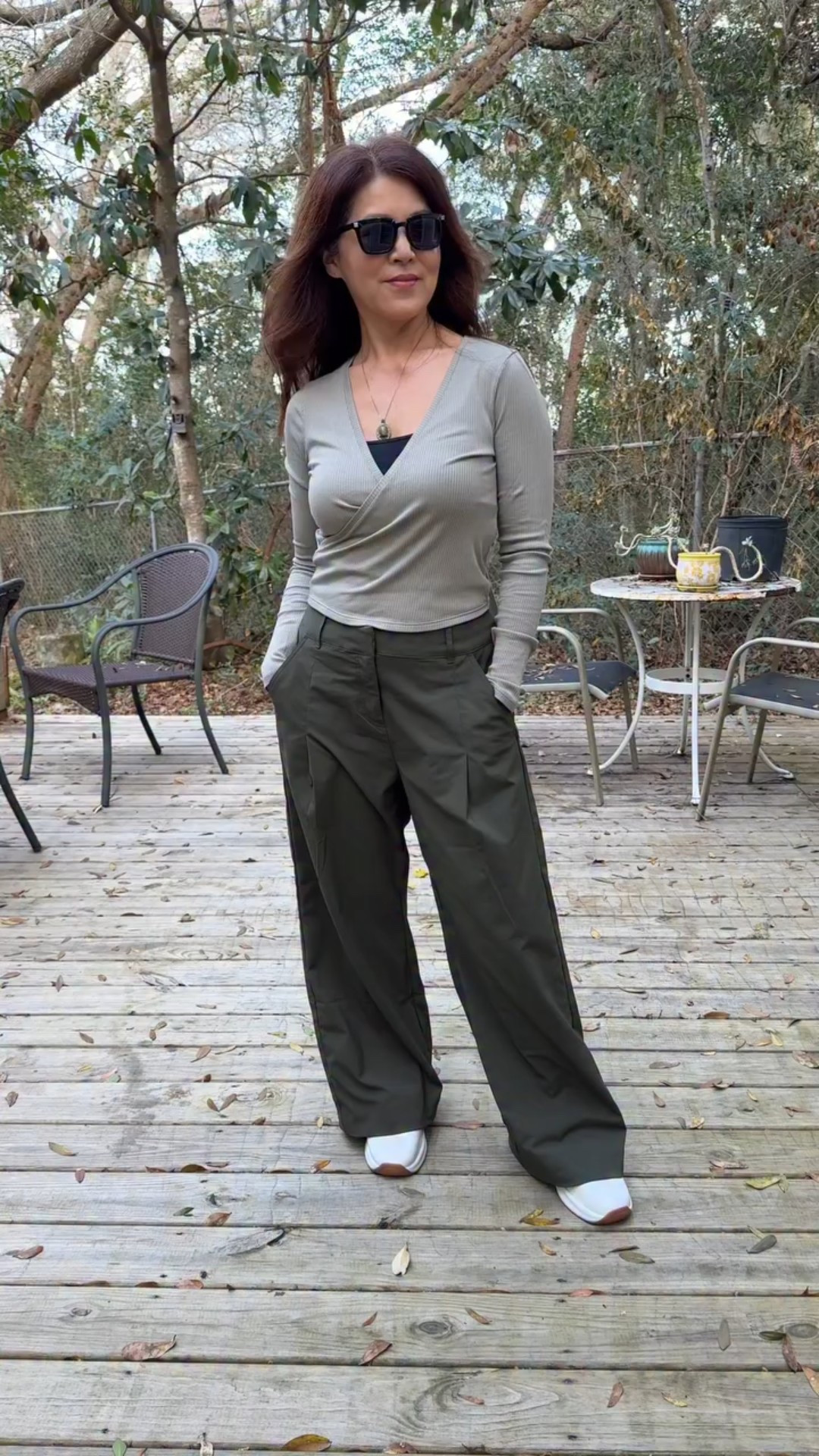 #fableticspartner keeping it simple with this street casual V-neck top and wide-leg trousers. Wear what makes you feel confident and comfortable. 

I’m wearing the Modal Rib V-neck long -sleeve crop top in Seagrass with Everyday wide Leg Mid-Rise Trouser in dark olive

Fabletics VIP Membership:
✅70-80% off your first order
✅Up to 50% off everything, every day
✅New styles drop every month!

Link to VIP member offer in my Bio.

#streetfashion #casuallook #streetstyle #fabletics