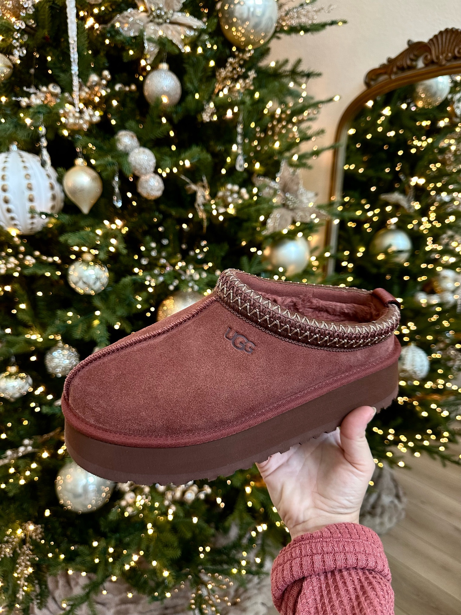 Red Jasper Uggs! I’m obsessed. So gorgeous. Like a deep mauve brownish color. Great gift idea for mom. Teen gift ideas. Womens gift guide: 

#LTKGiftGuide #LTKShoeCrush #LTKHoliday