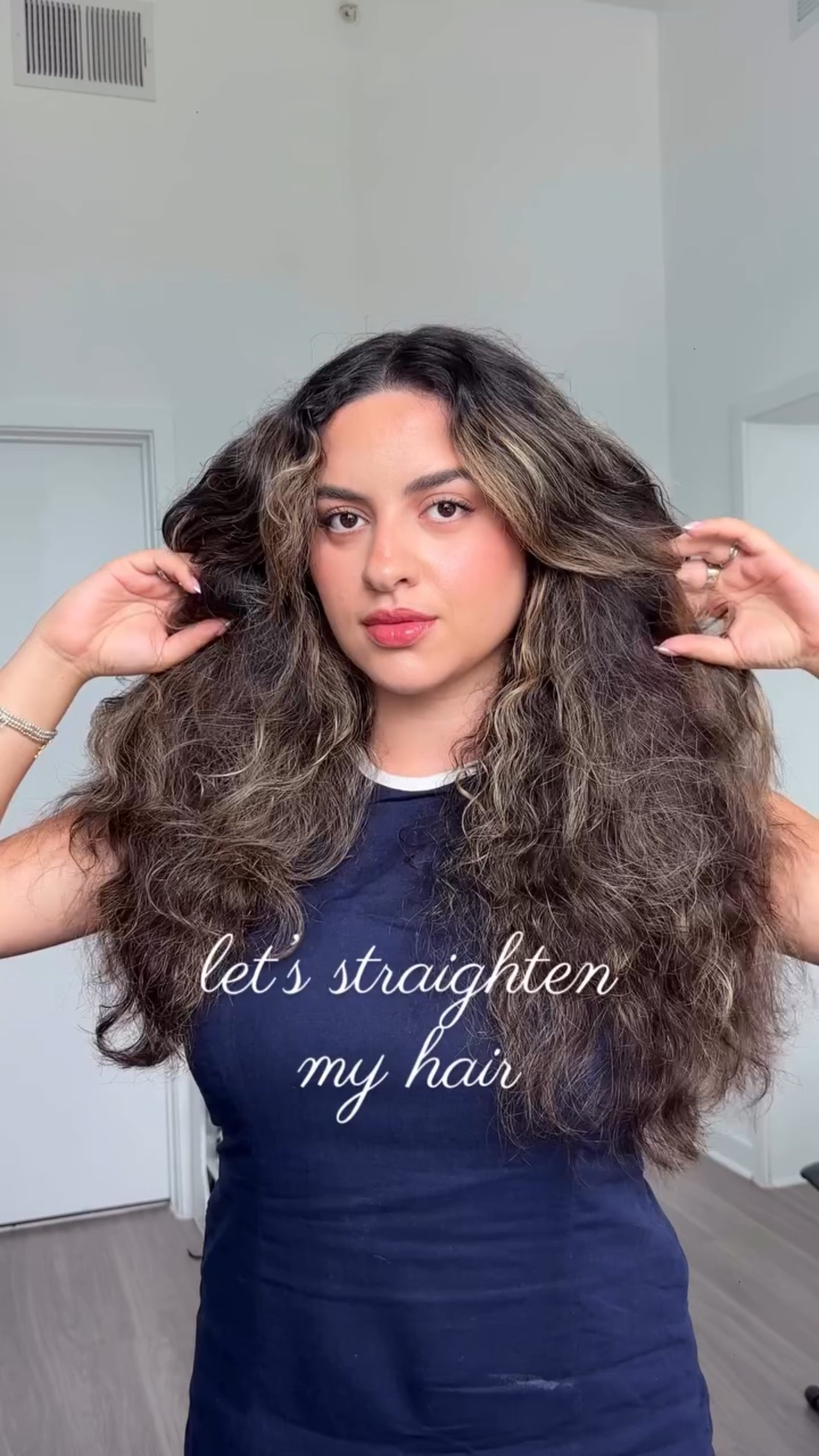 who needs therapy when you can do a nice blowout at home? also @gisou hair oil will always be that girl ✨🐝

#hairoil #gisou #softgirl #orlando #eastcoast #florida #blowout #hairstyles