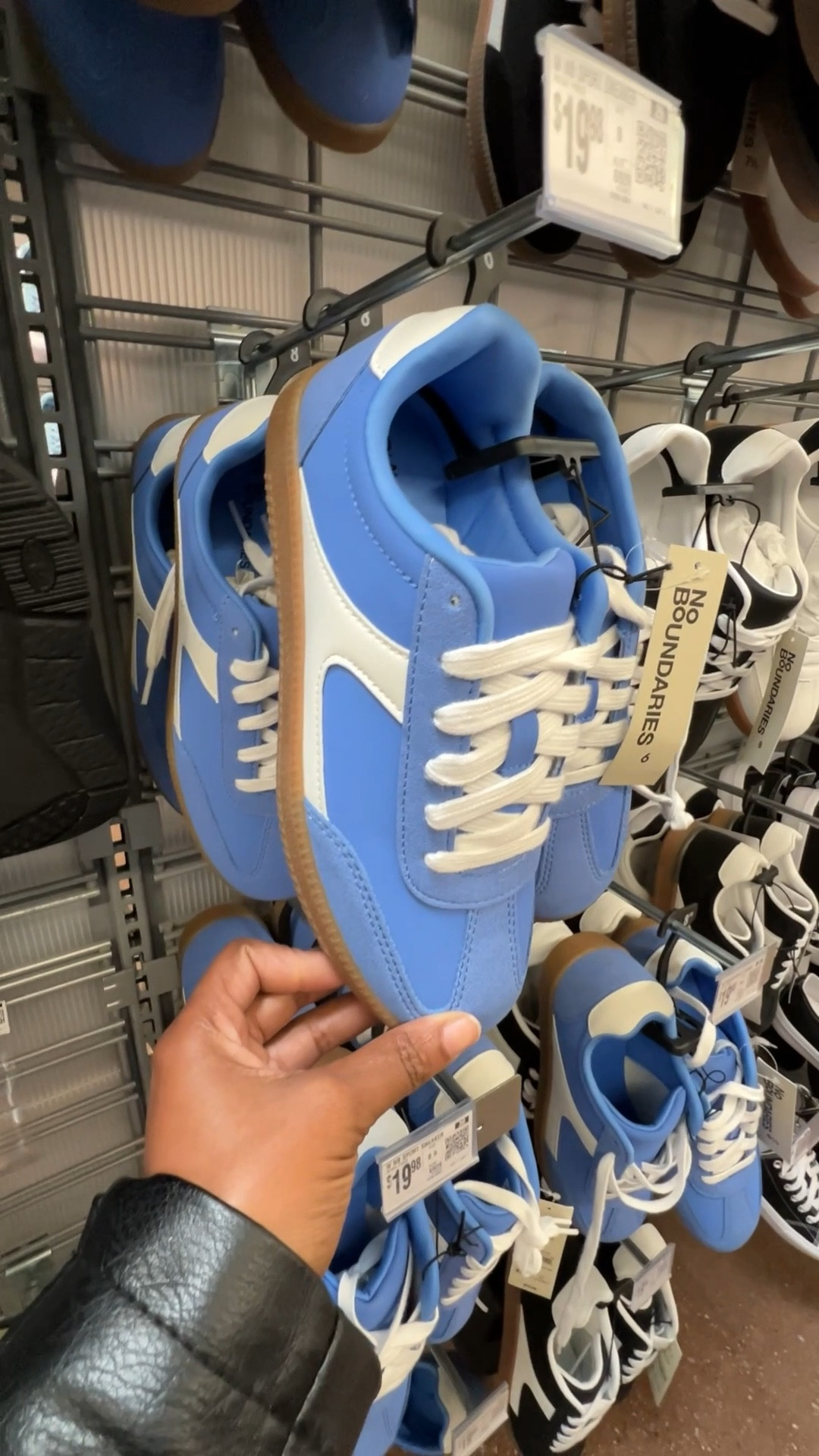 NB memory foam
Blue and white sneakers 

#LTKShoeCrush #LTKOver40 #LTKFindsUnder50