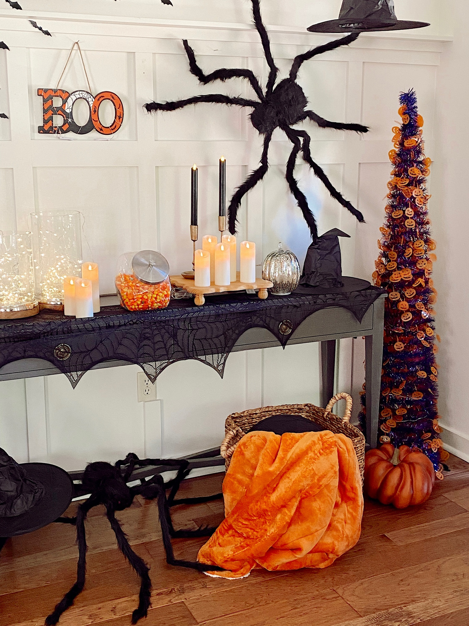 Halloween decor // Entryway // Console table // Home decor // Halloween farmhouse 

#LTKHalloween #LTKhome #LTKSeasonal