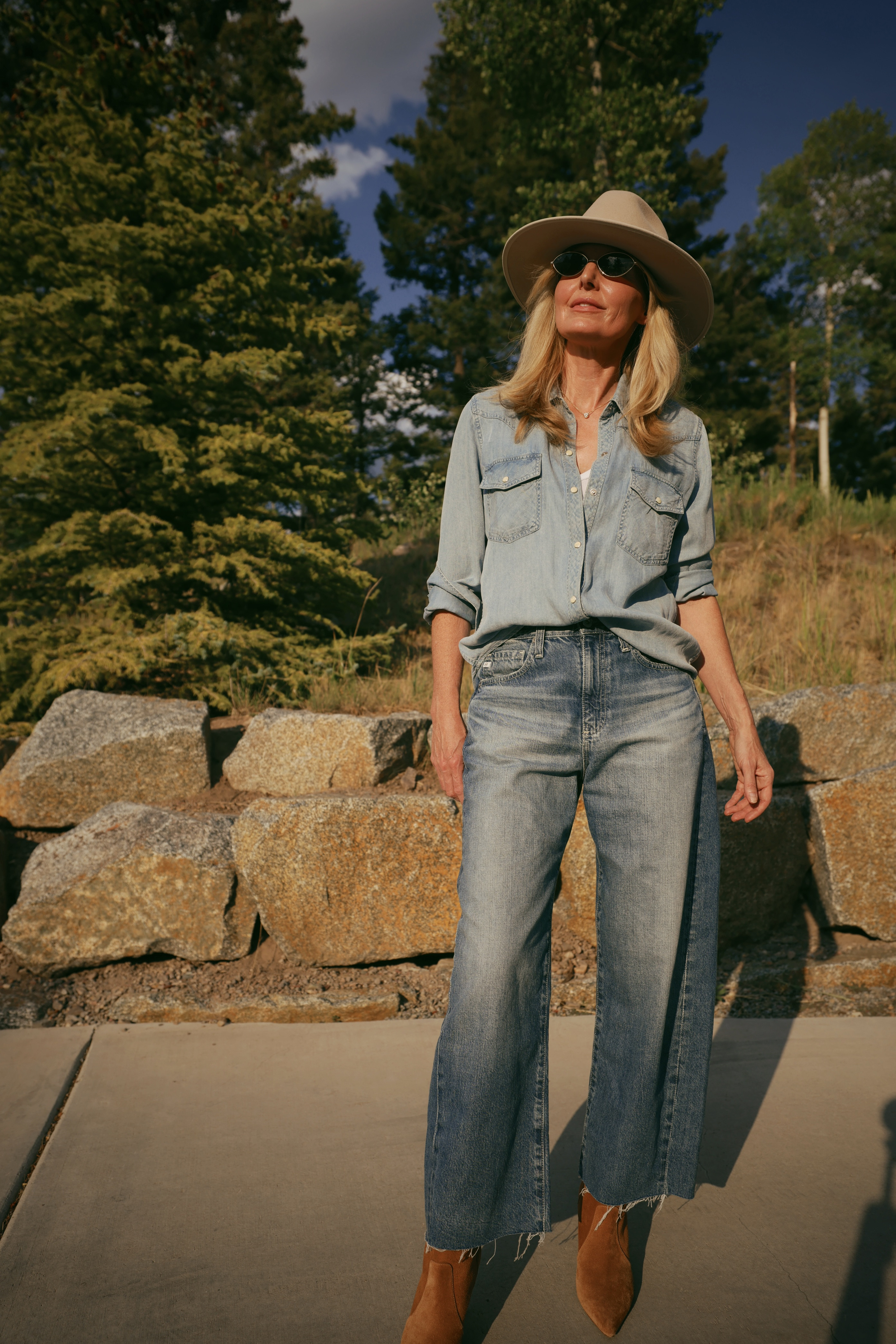 The hat is doing main character work in this one!

Adding a wide-brim hat turns a basic chambray-and-denim look into something with a point of view. Same reliable pieces underneath, just a styling choice that changes the whole mood.

#LTKgrwm #LTKOver40 #LTKSaleAlert