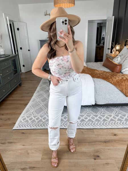 Winery Outfit Inspo 🤍

Tube Top — small
Jeans — 26

winery outfits | winery style | what to wear to a winery | summer outfit | spring outfit | floral tube top | white ripped denim | white ripped straight leg jeans | strappy sandals 



#LTKFindsUnder50 #LTKFindsUnder100 #LTKShoeCrush