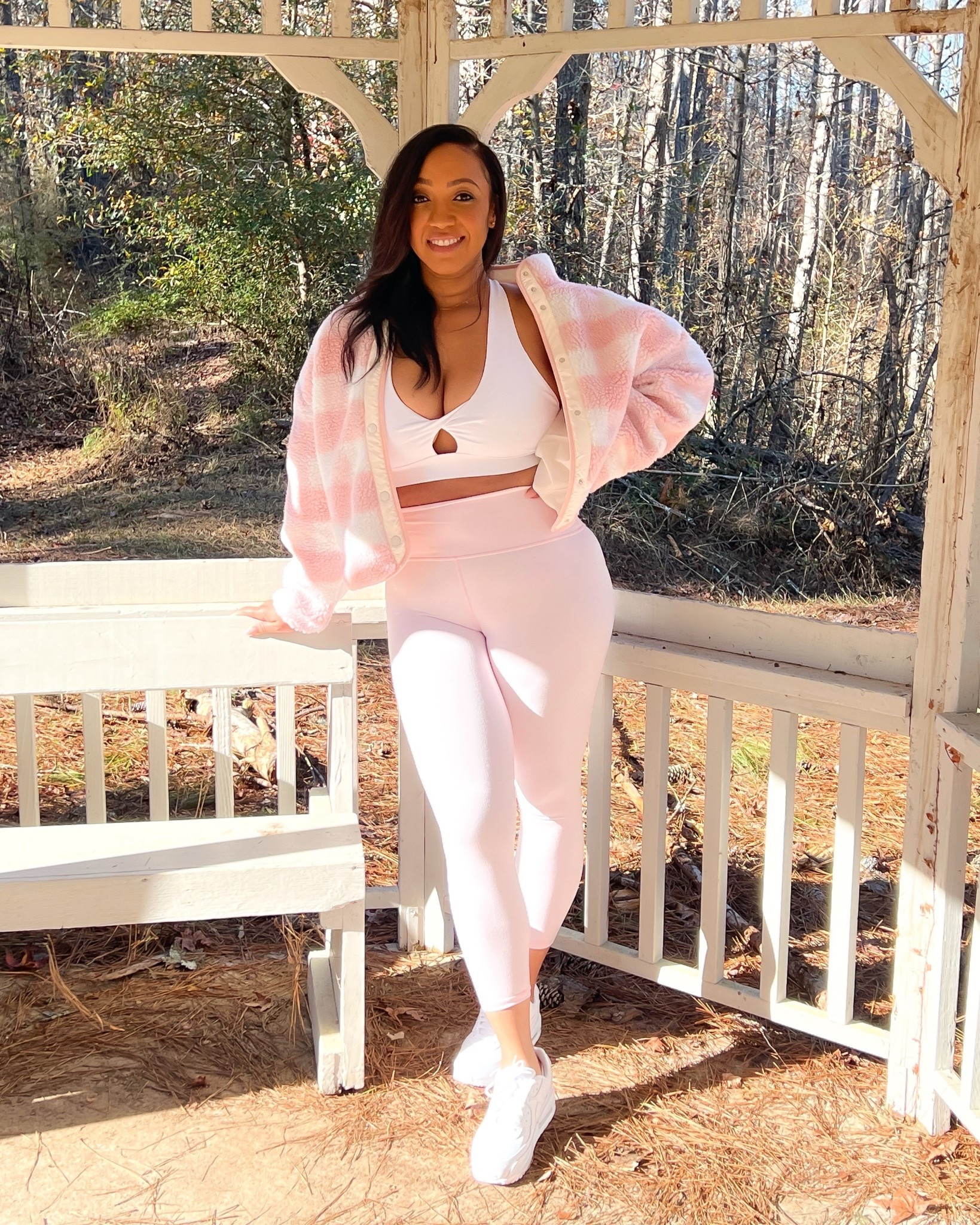 Sunshine, warm and cozy vibes all season long in my Fabletics teddy jacket and matching soft pink powerhold leggings and white sports bra. 🌸 The powerhold leggings are my top fav as they provide great support and the quality is amazing! I’m wearing a Large in all these pieces and they run TTS.