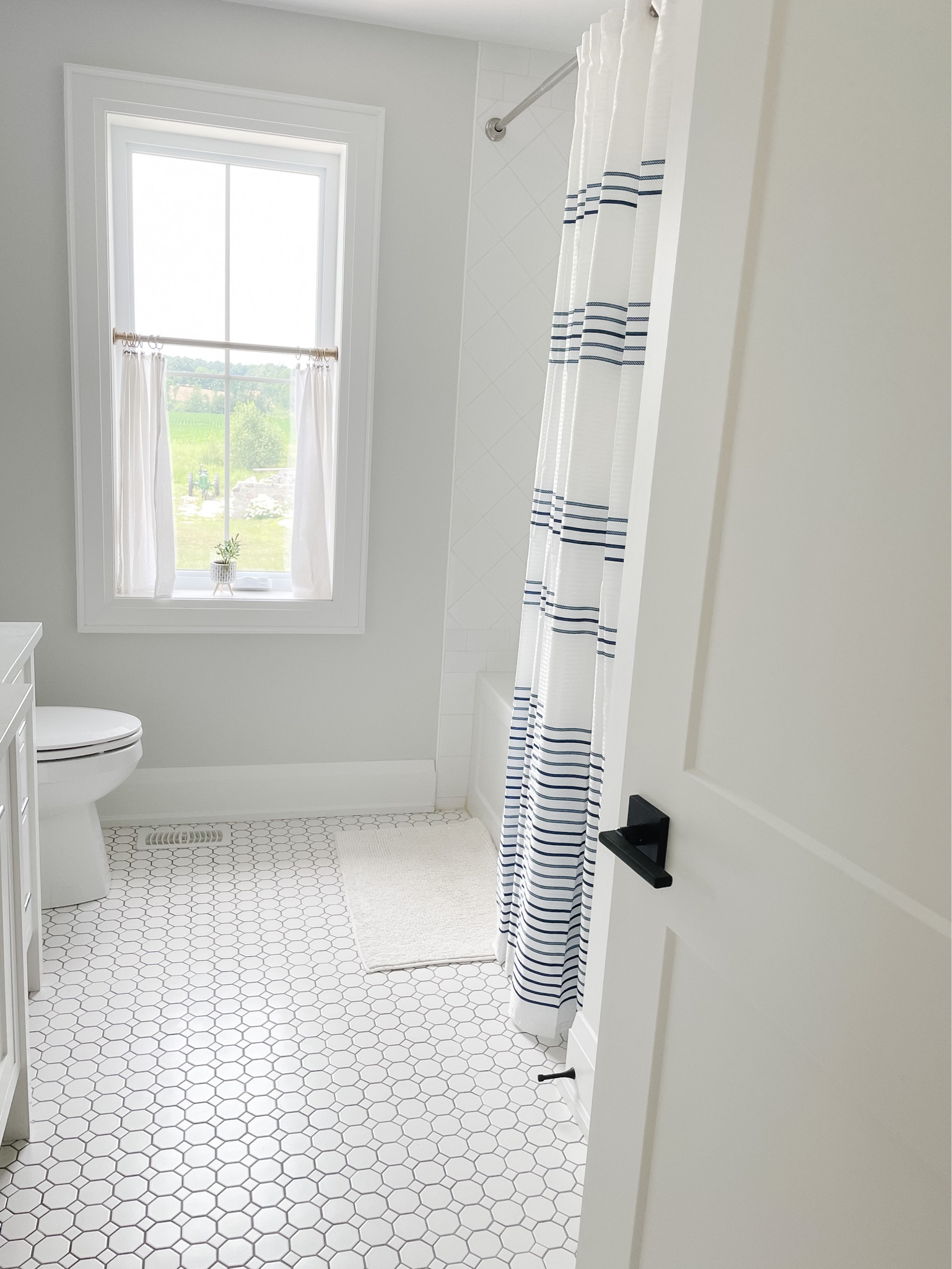 ADDING SOME COLOUR TO OUR BATHROOM! 
.
Blue stripes was perfect! Don’t you think?! ☺️
.
Find the shower curtain here! 

#LTKstyletip #LTKFind #LTKhome