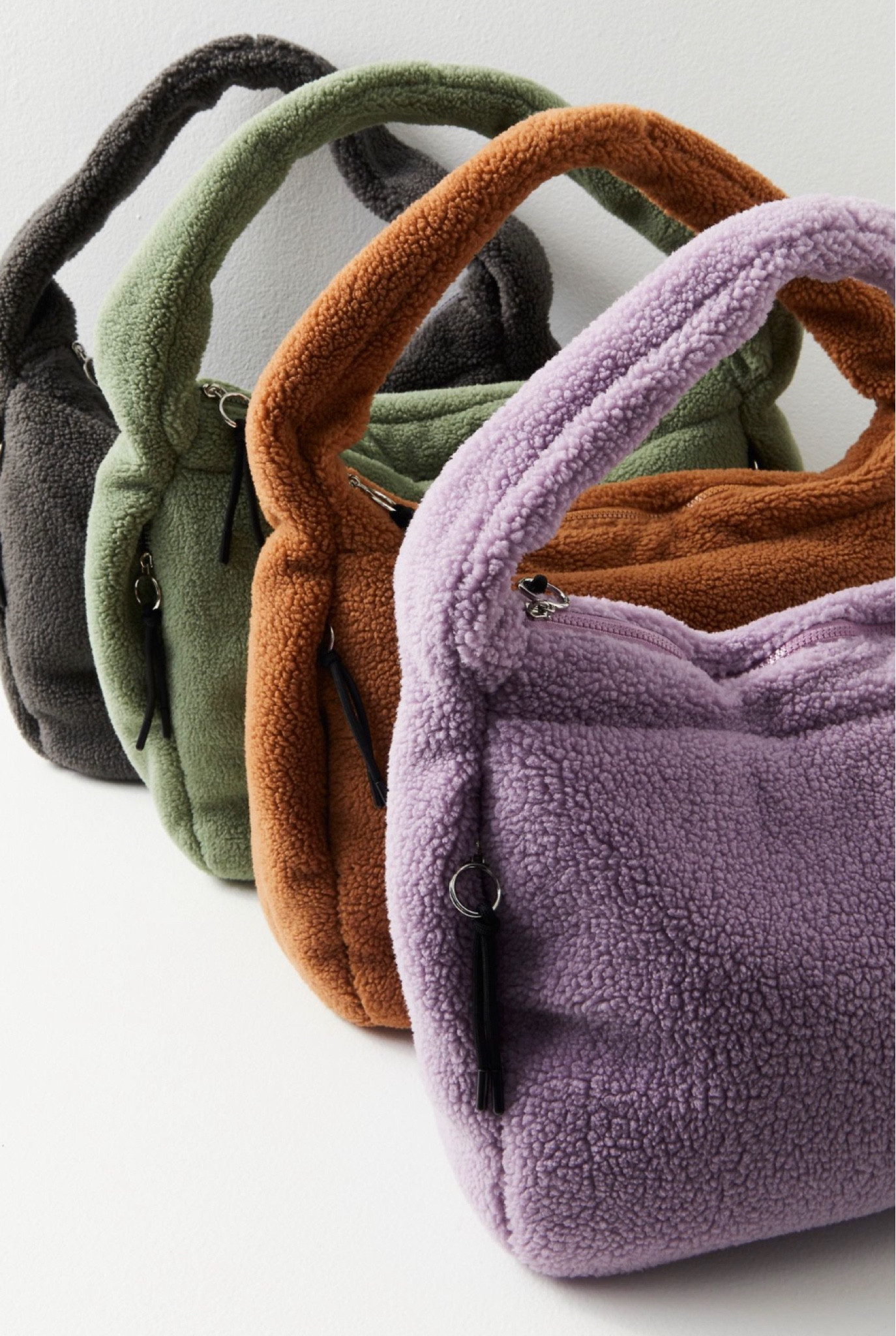 Have you seen the new cozy carryall bag?!! So fun for Fall and winter. An all over-Sherpa tote bag to carry all of your stuff.🐑

#LTKGiftGuide #LTKHolidaySale #LTKSeasonal