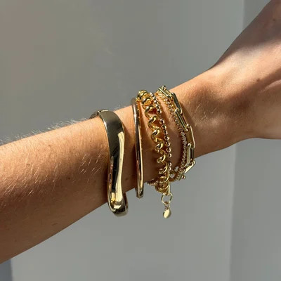 Natalia Wavy Hinge Bangle Set - Gold | BaubleBar