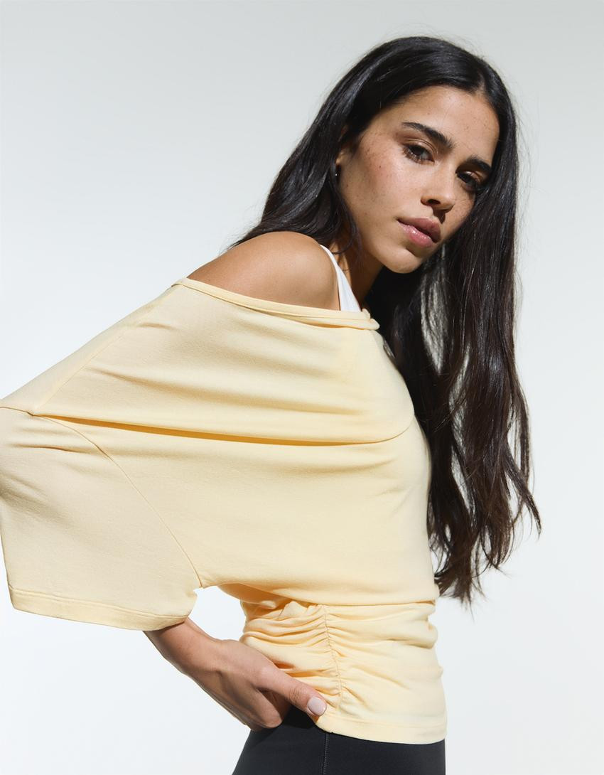 Asymmetric short sleeve T-shirt - COMBO WINS % - Women | Bershka UK