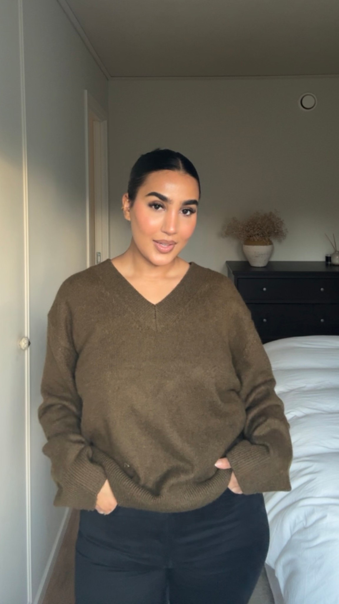 V-neck jumper in khaki 

#LTKsale #LTKworkwear #LTKmodest