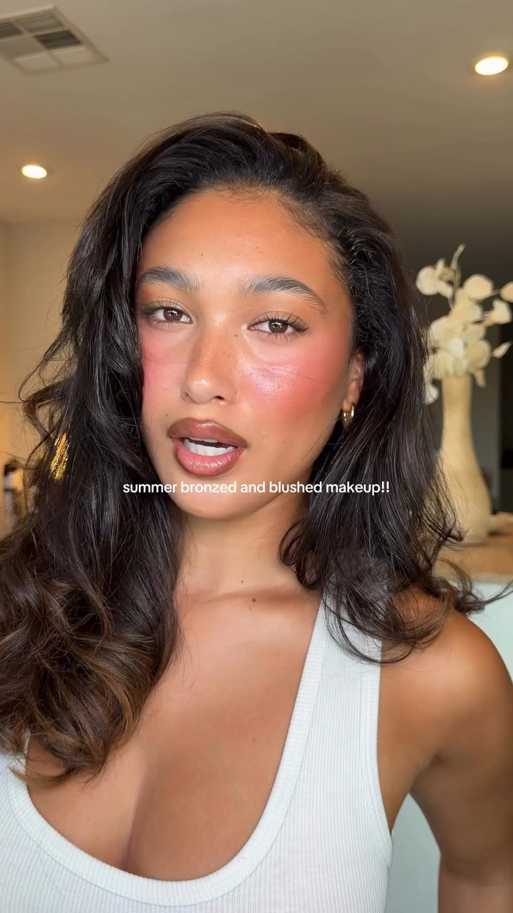 summer makeup means an overwhelming amount of blush and bronzer 🎀👙

@rhode @shiseido @onesize @iliabeauty @hourglasscosmetics @lorealparis @refybeauty @saiebeauty @urbandecaycosmetics