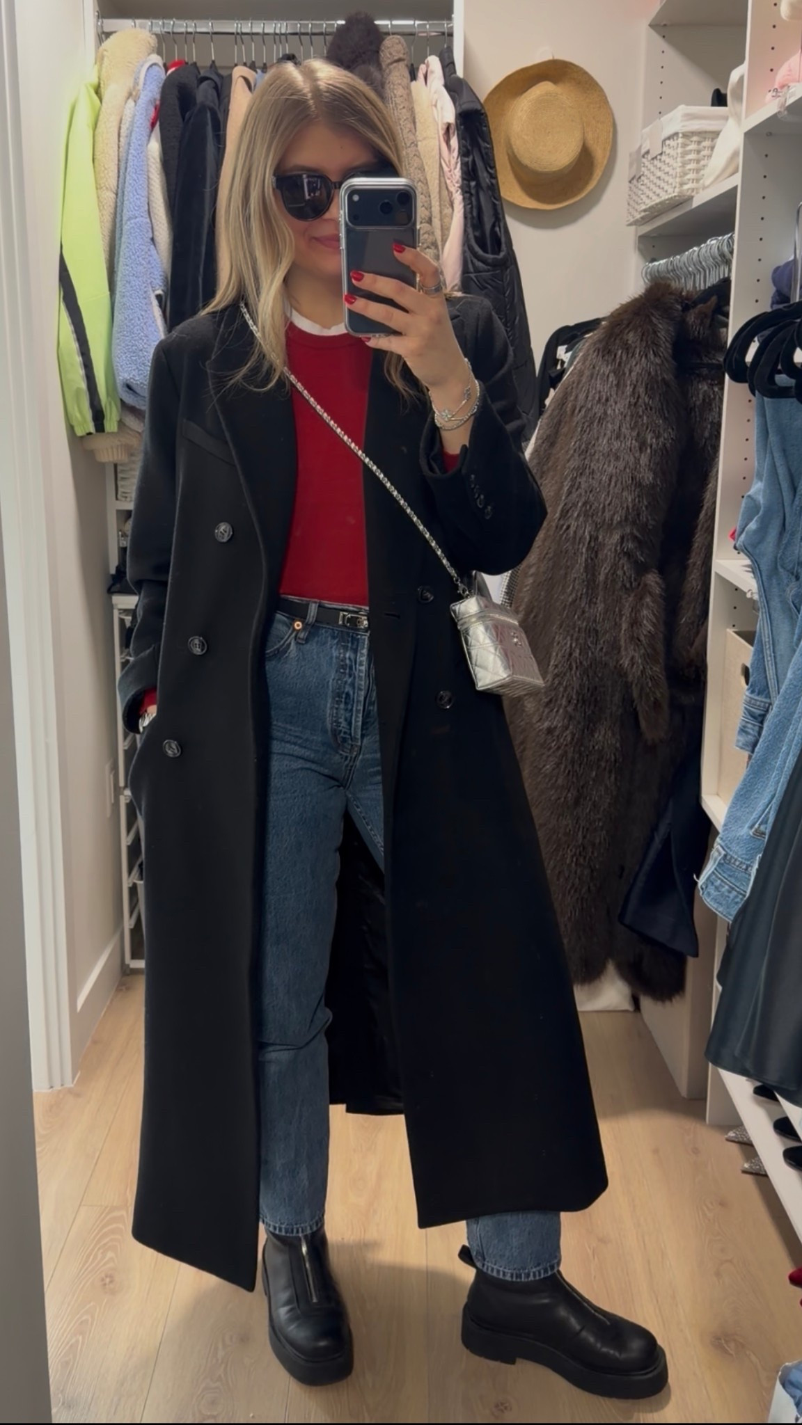 a casual but still festive feeling ootd 

#LTKHoliday #LTKootd #LTKMidsize