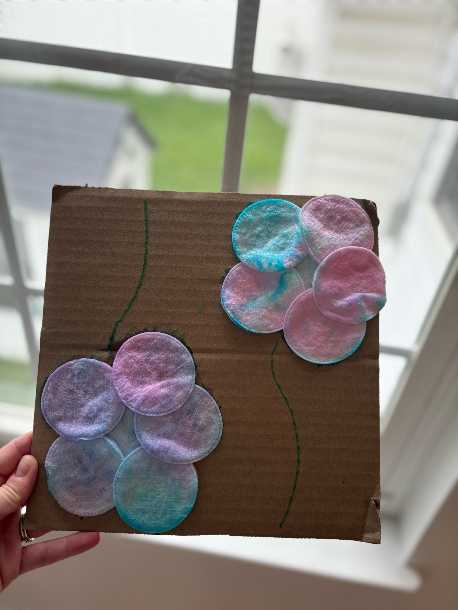 I’m a broken record but there’s truly nothing better than using cardboard boxes for crafts 🤭💐

This one is soooo easy to prep and my toddler was obsessed! She’s finally learning how to squeeze the pipettes to fill them with water (and working on those fine motor skills ☺️) which kept her very entertained!

Comment SHOP for the supplies we used or follow me on @shop.ltk 🛍️

#toddlermom #crafty #momlife #toddleractivities #spring flower craft idea | toddler spring crafts | occupational therapist | fine motor skills | sensory play |

#LTKmomlife #LTKKids #LTKSaleAlert