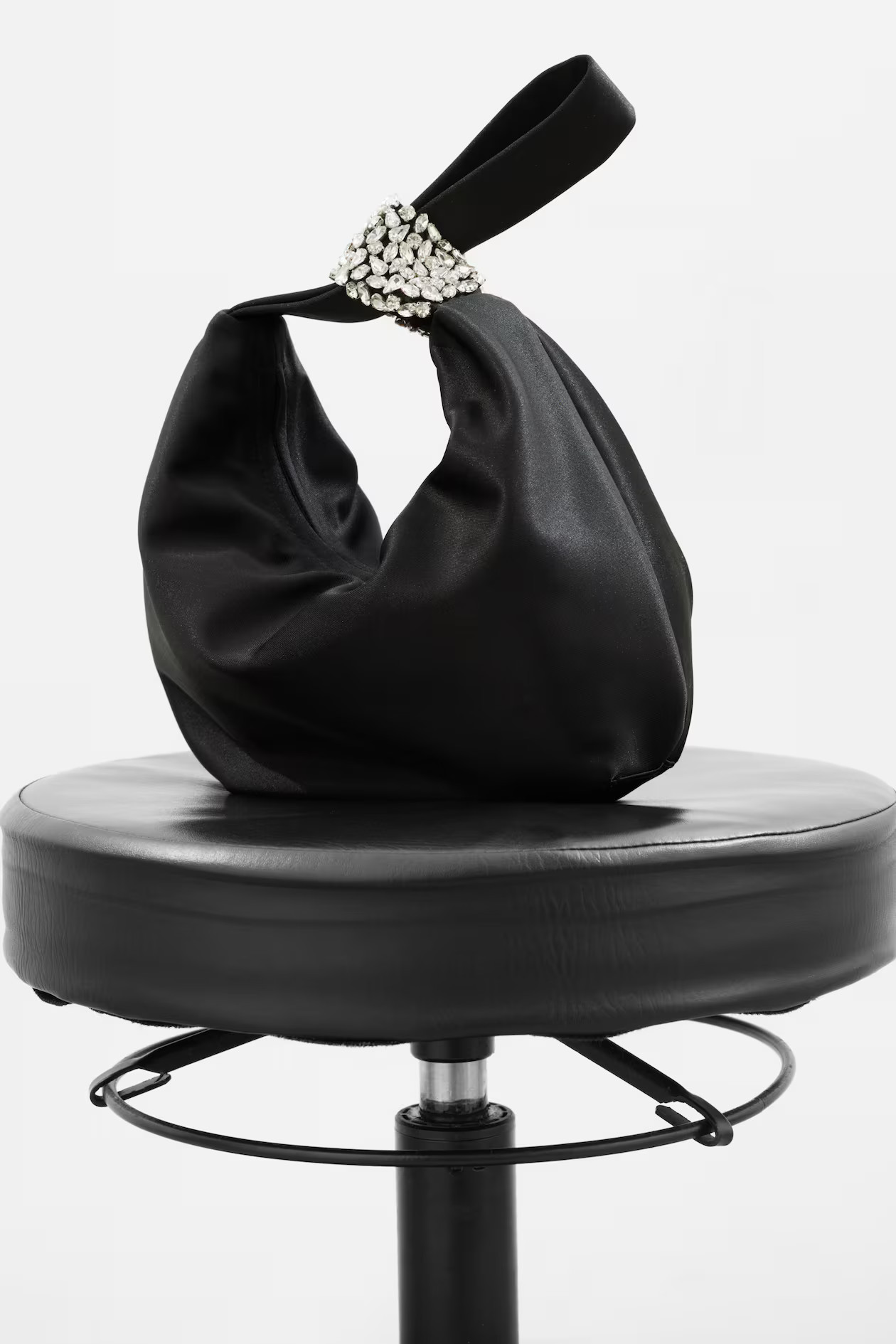 Crystal-Embellished Satin Pouch | H&M (UK, MY, IN, SG, PH, TW, HK)