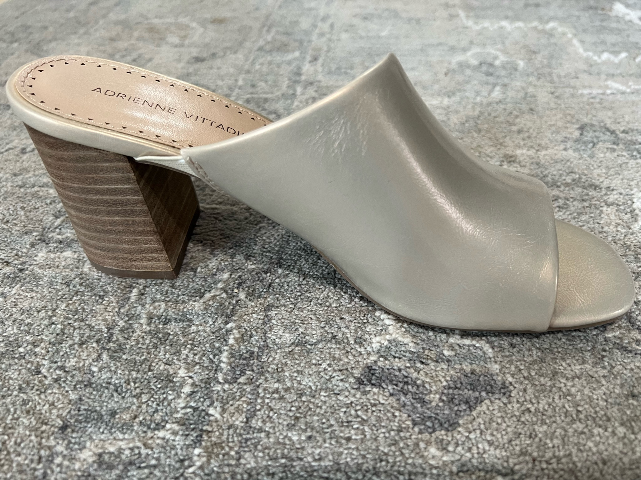 On sale right now for $35!

Champagne heels, peep toe heels, casual heels, shiny heels, Adrienne Vittadini, Nordstrom shoes, summer shoes, trendy shoes, neutral heels

#LTKunder50 #LTKshoecrush #LTKFind
