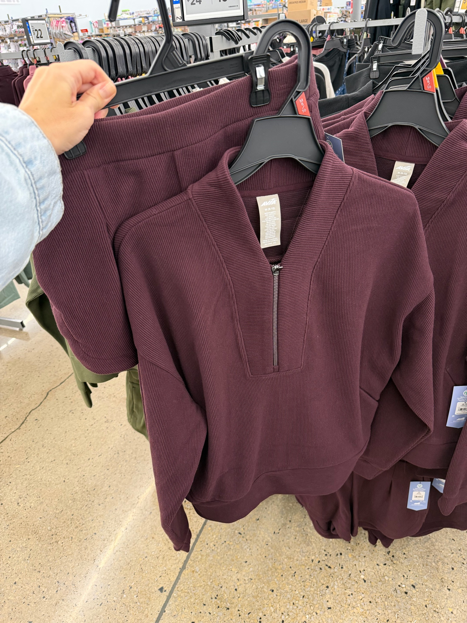 Walmart delivers another high end looking active wear set! #walmartfashion