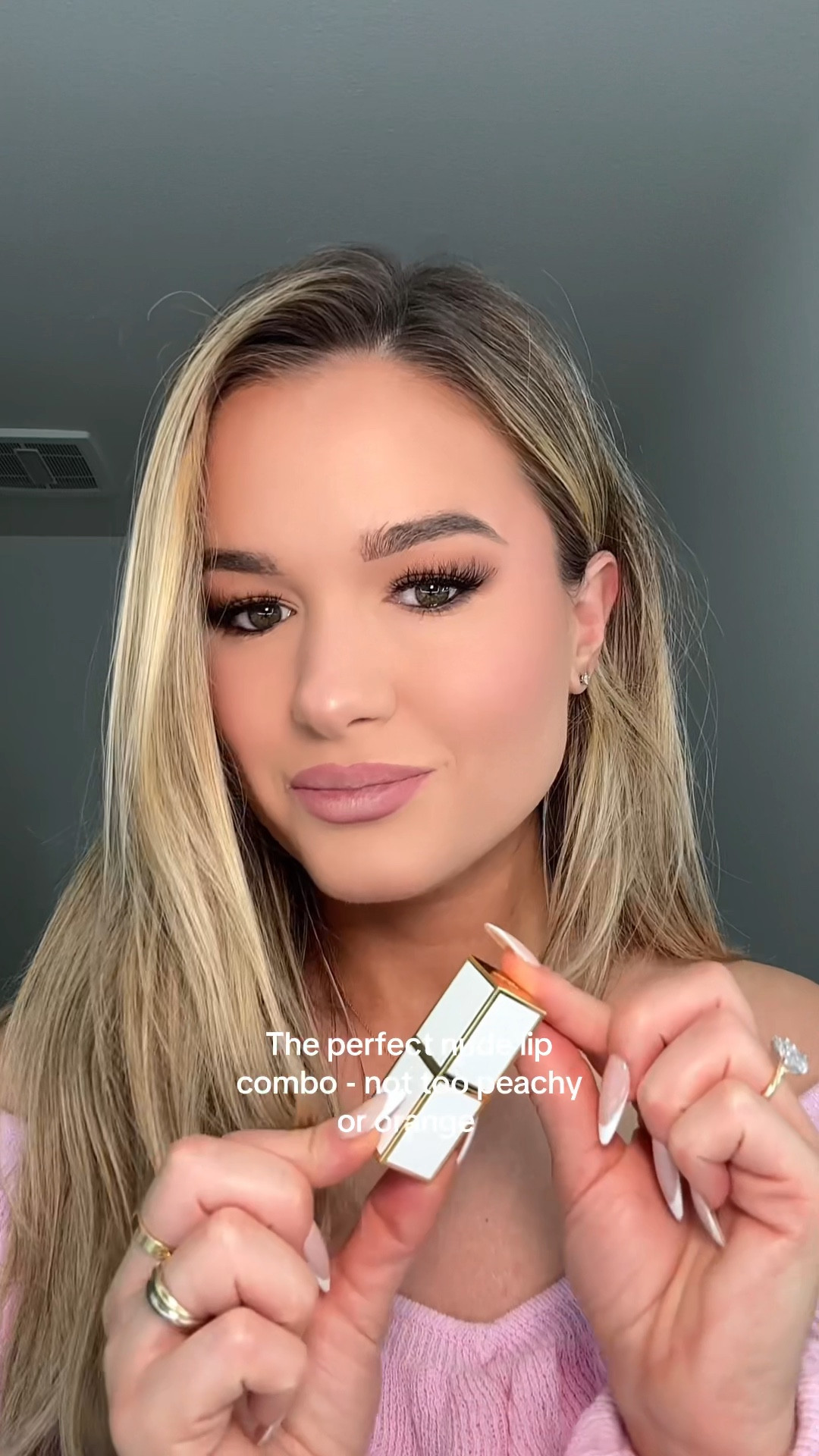 What’s your favorite nude lipliner and lipstick combo? 

Comment LIP COMBO to recieve a direct link to all of the products used 🩷 

Lipliner @charlottetilbury 
Lipstick @tomfordbeauty 
Lipgloss @lancomeofficial 

#lipcombo #tomfordbeauty #charlottetilbury #lancome #jellytube 

#LTKStyleTip #LTKBeauty