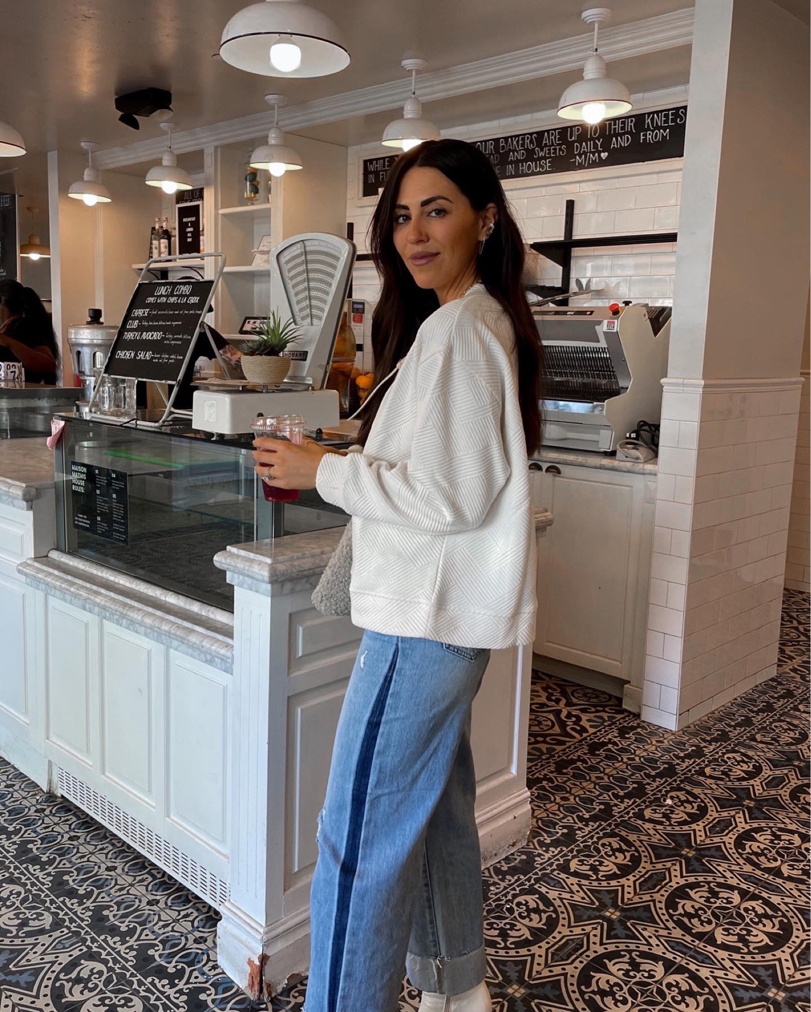 Comfy casual outfit — use SUGARED15 for 15% off! 

oversized cream sweater (small) denim jeans (27)


#LTKSeasonal #LTKstyletip #LTKunder50
