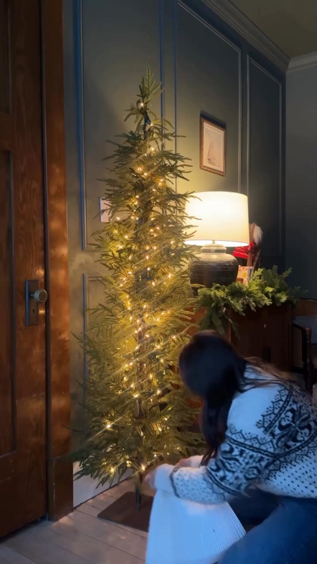 Comment NEED below to get this paper tree collar sent to your DMs! 

I was honestly a little apprehensive about this paper tree collar but it far surpassed my expectations and I’m not even mad about it! 

-

#christmasdecor
#christmasdecorating
#christmasaesthetic
#holidaydecor
#holidaysathome
#christmashometour
#christmashomedecor
#cozychristmas
#christmasinspiration
#christmasvibes

https://liketk.it/5DUaH